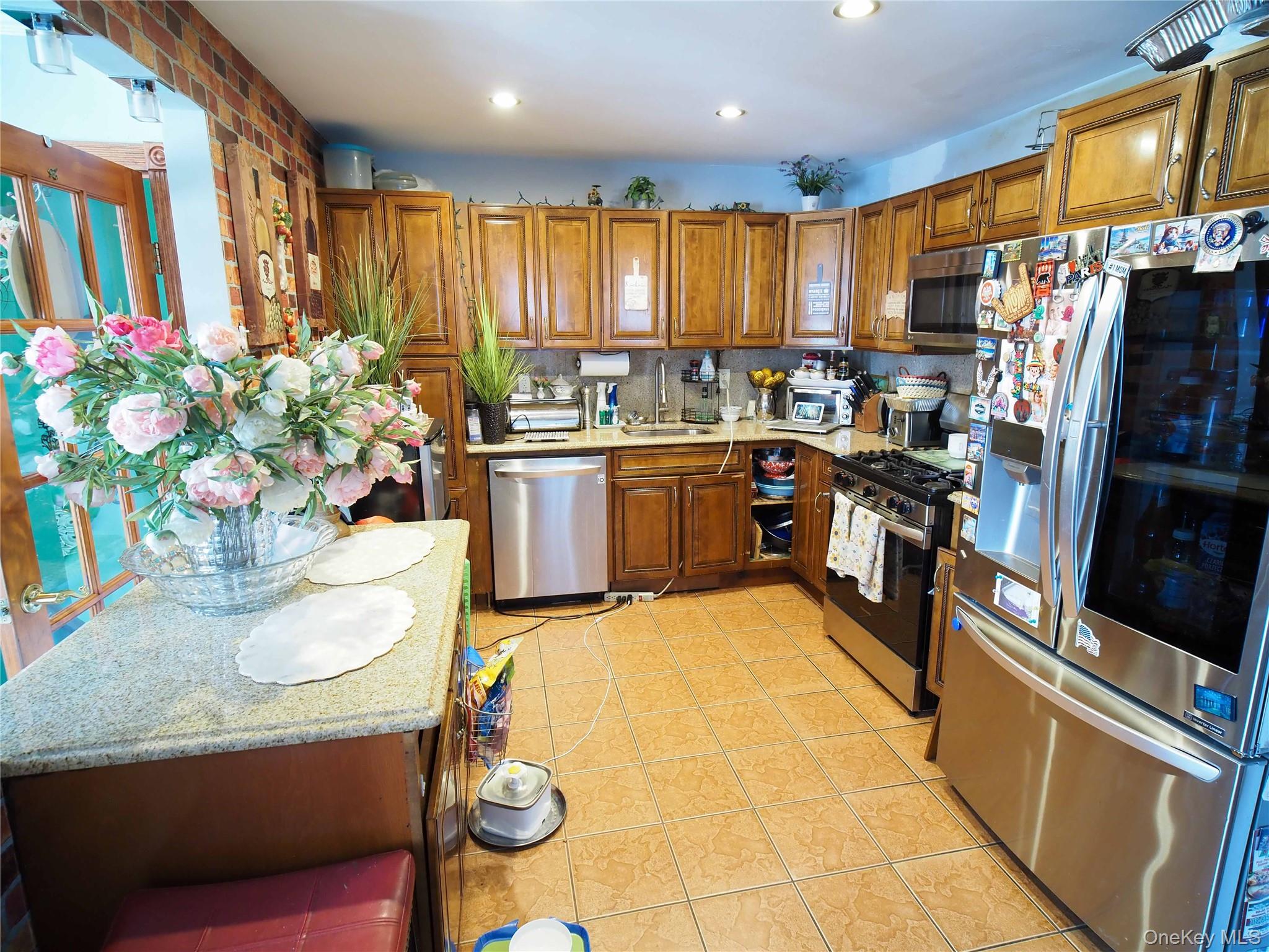 10343 Woodhaven Boulevard Property Photo 3