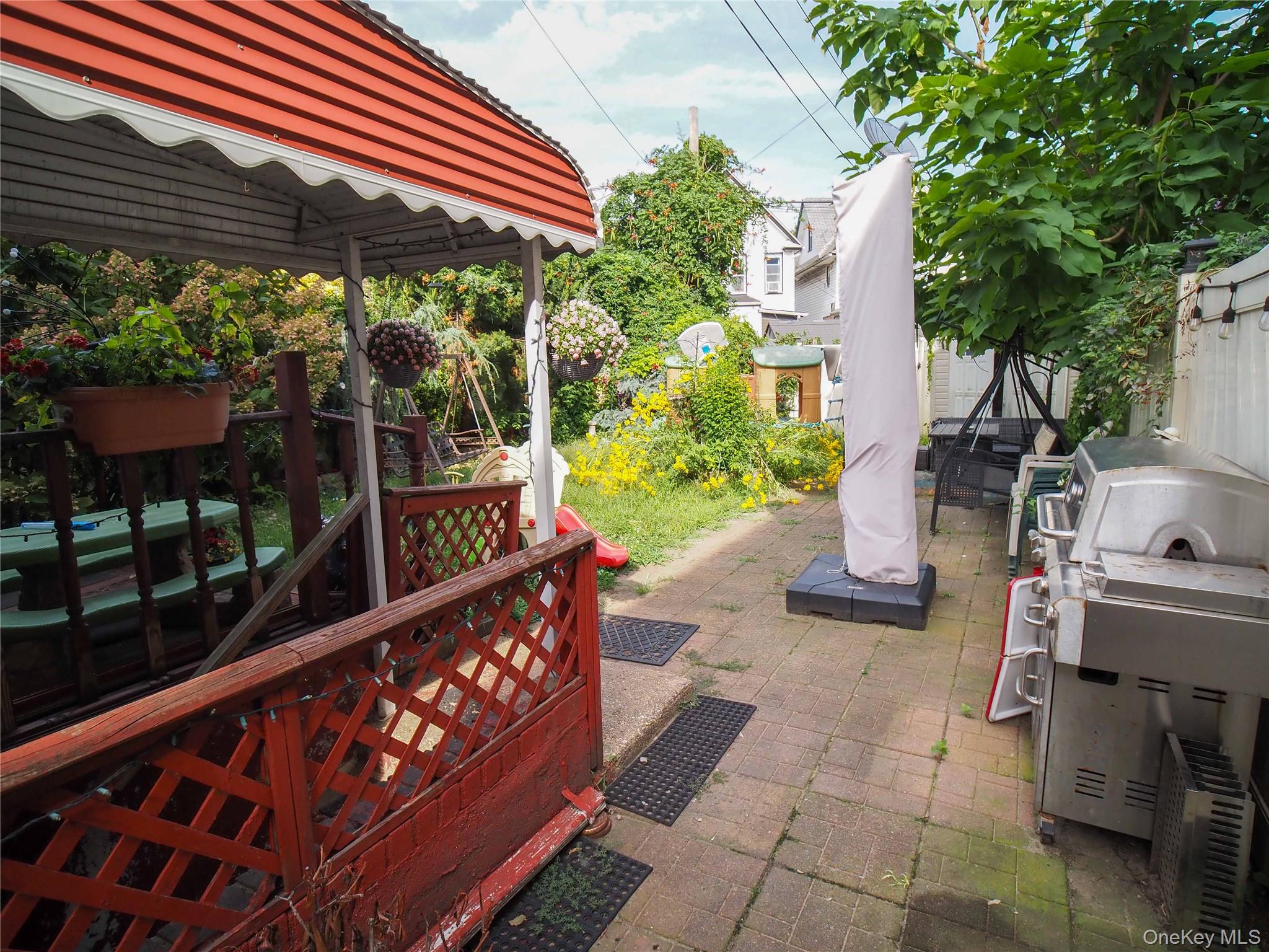 10343 Woodhaven Boulevard Property Photo 18