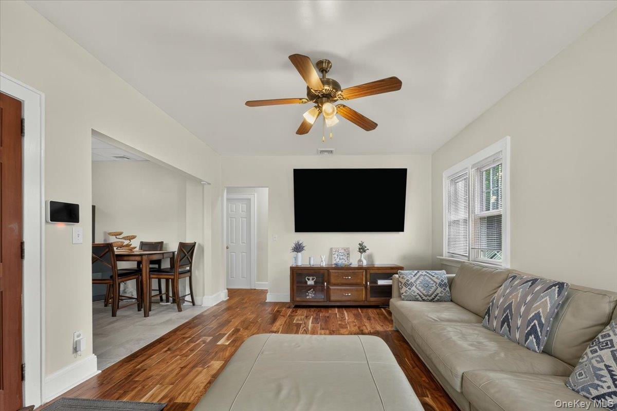 510 Secatogue Avenue Property Photo 4