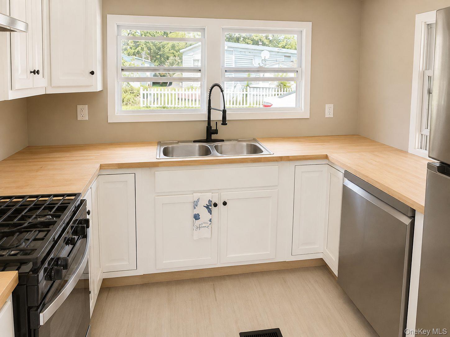 16 Jennifer Court Property Photo 6