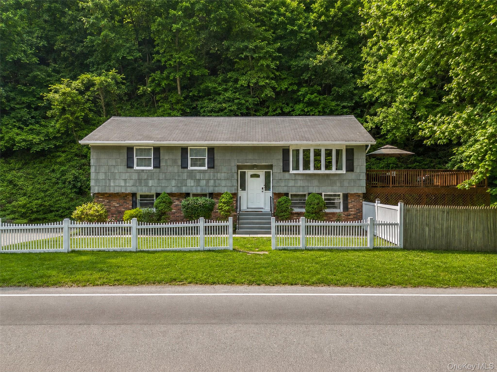 385 Yorktown Road Property Photo 1