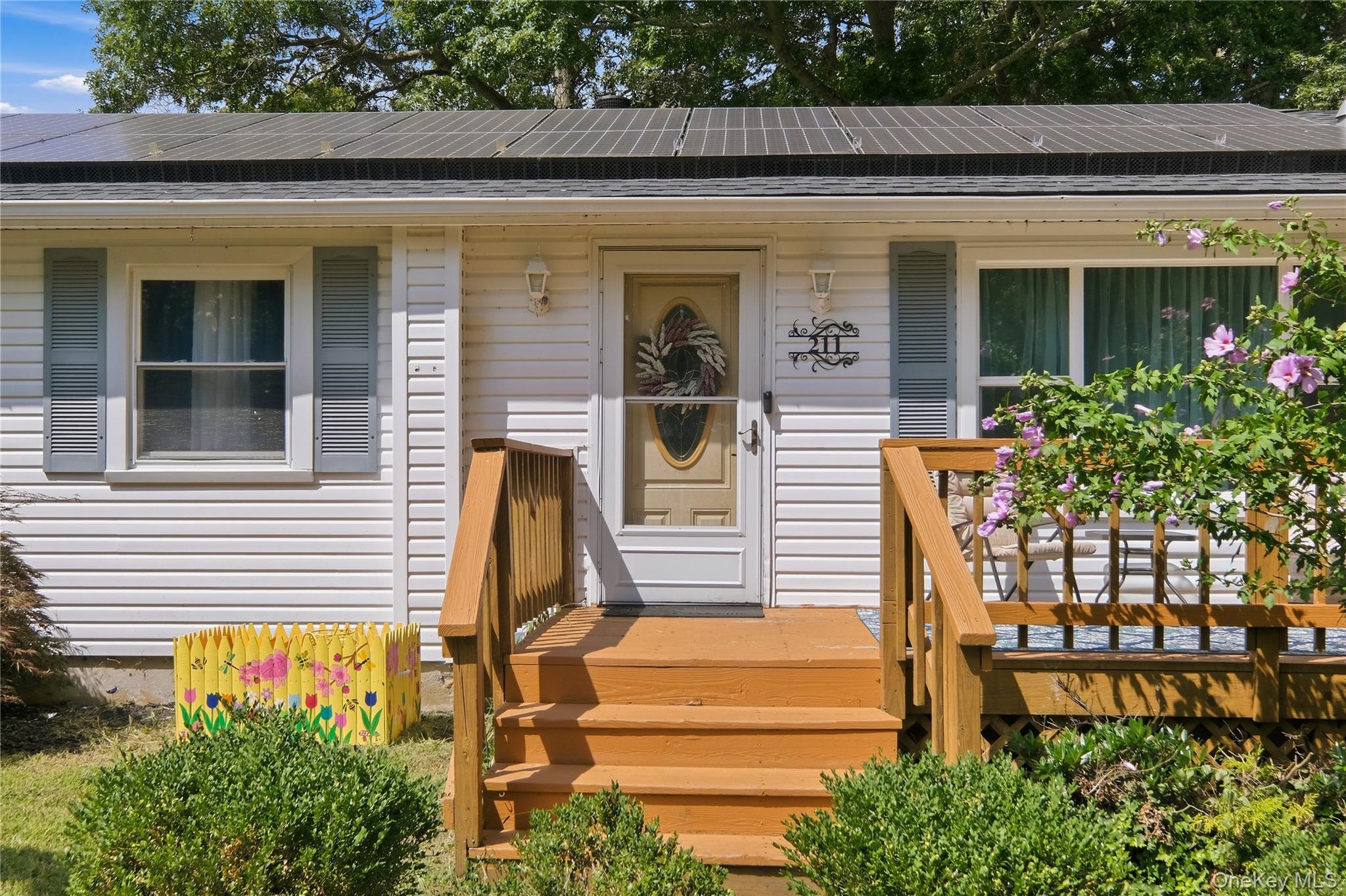 211 Hampton Avenue Property Photo 3