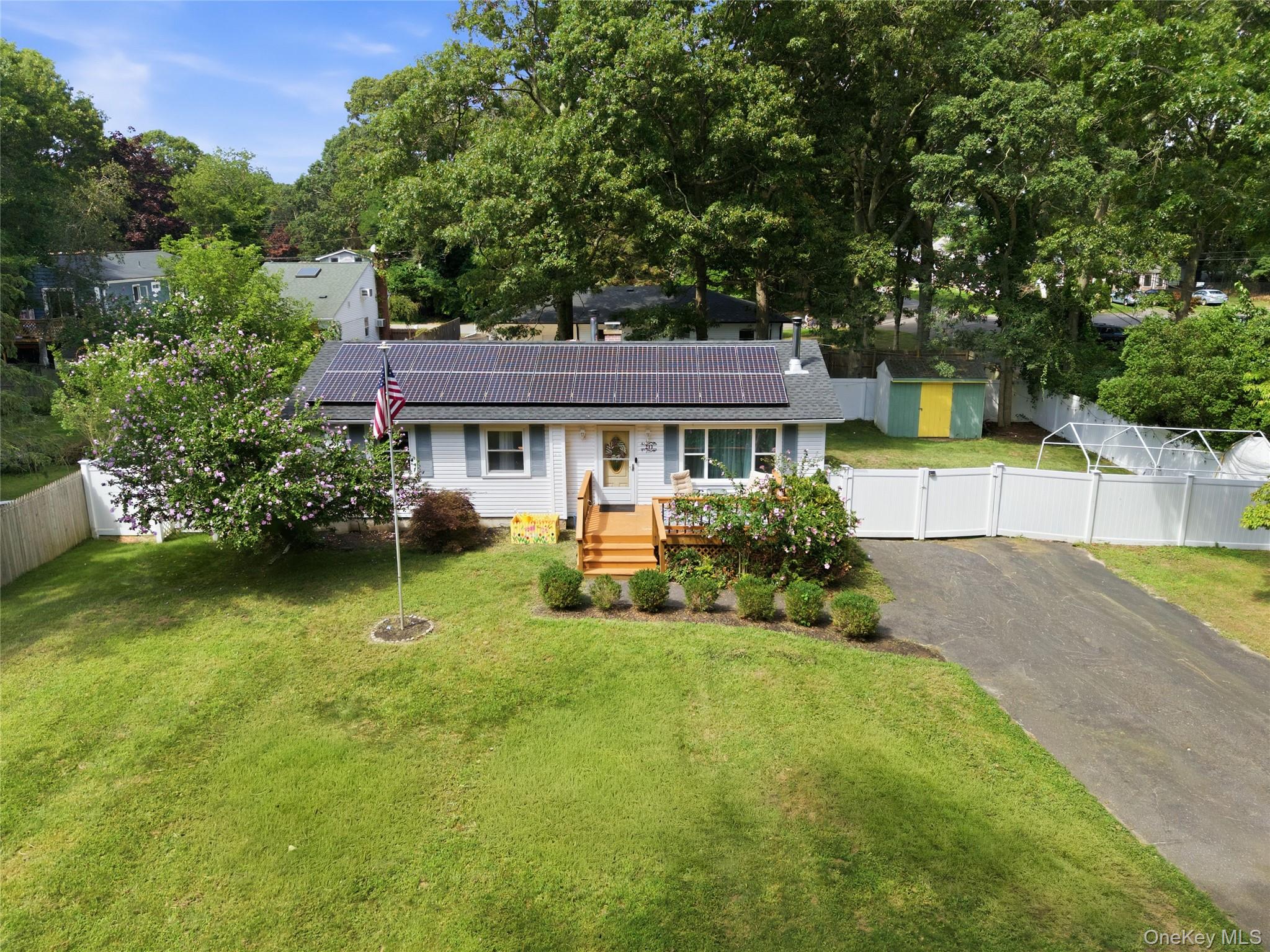 211 Hampton Avenue Property Photo 5