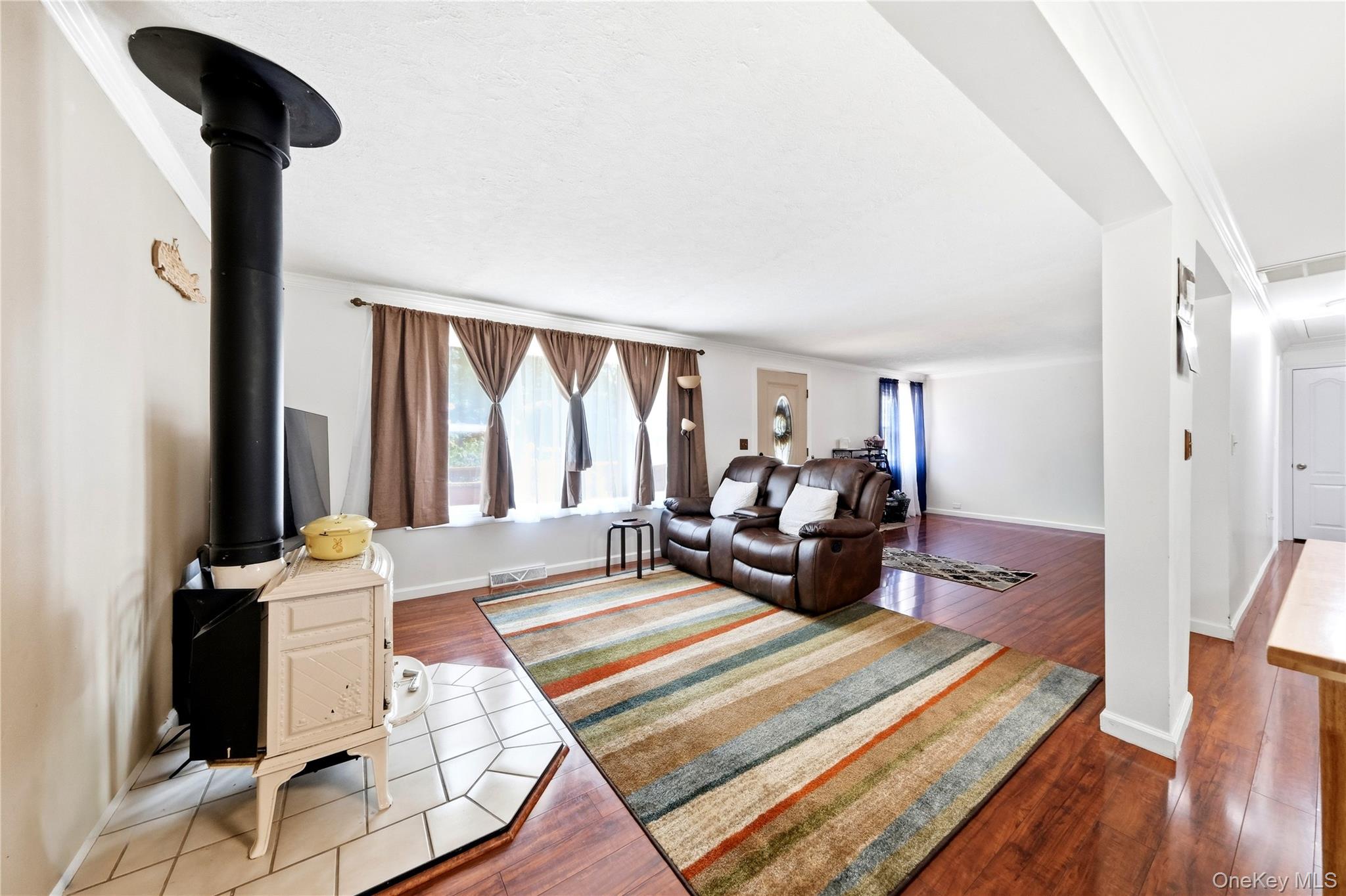211 Hampton Avenue Property Photo 9