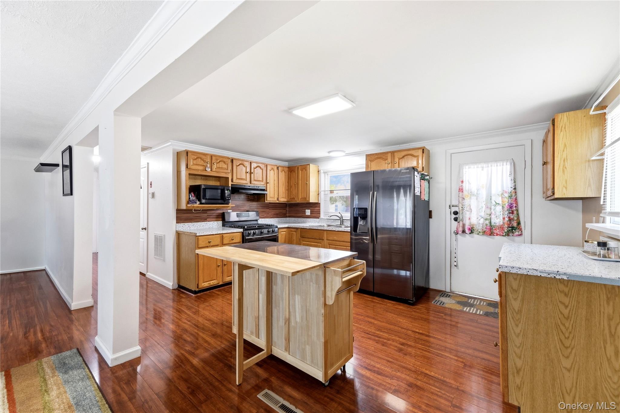211 Hampton Avenue Property Photo 11