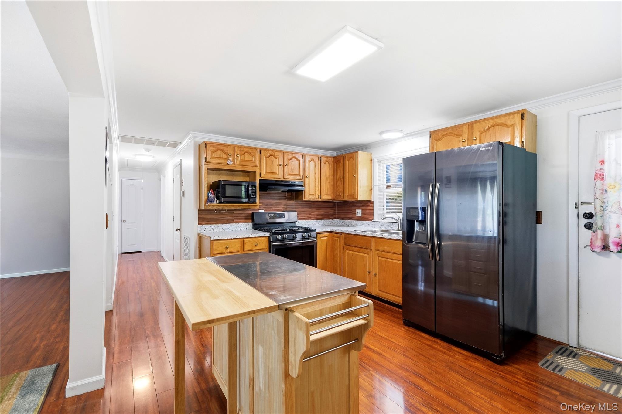 211 Hampton Avenue Property Photo 12