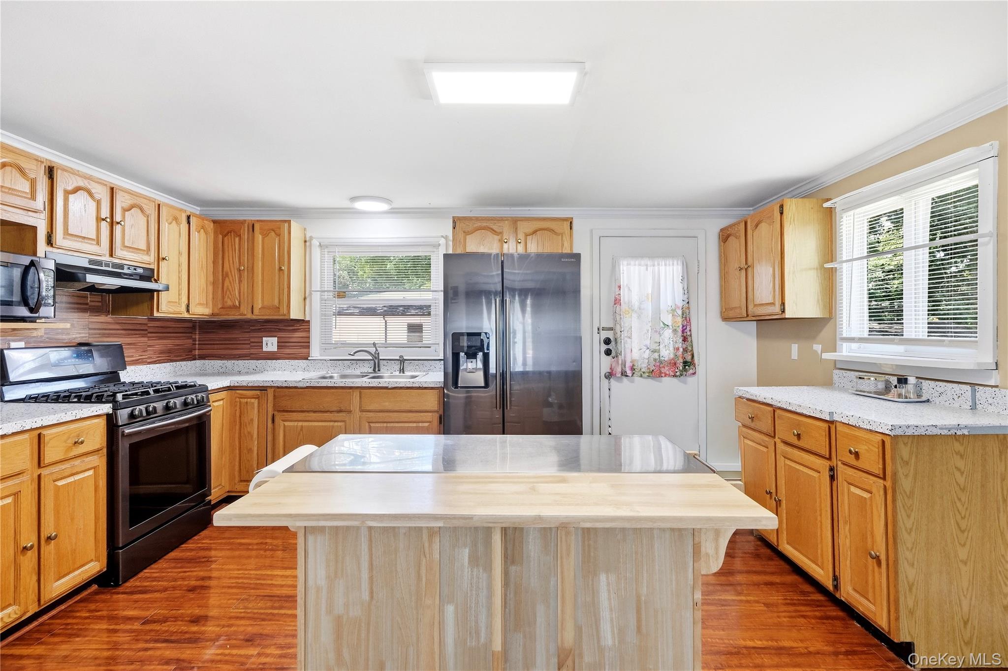 211 Hampton Avenue Property Photo 13