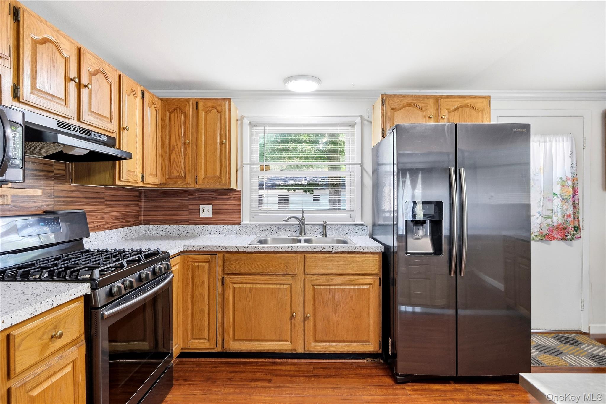 211 Hampton Avenue Property Photo 14