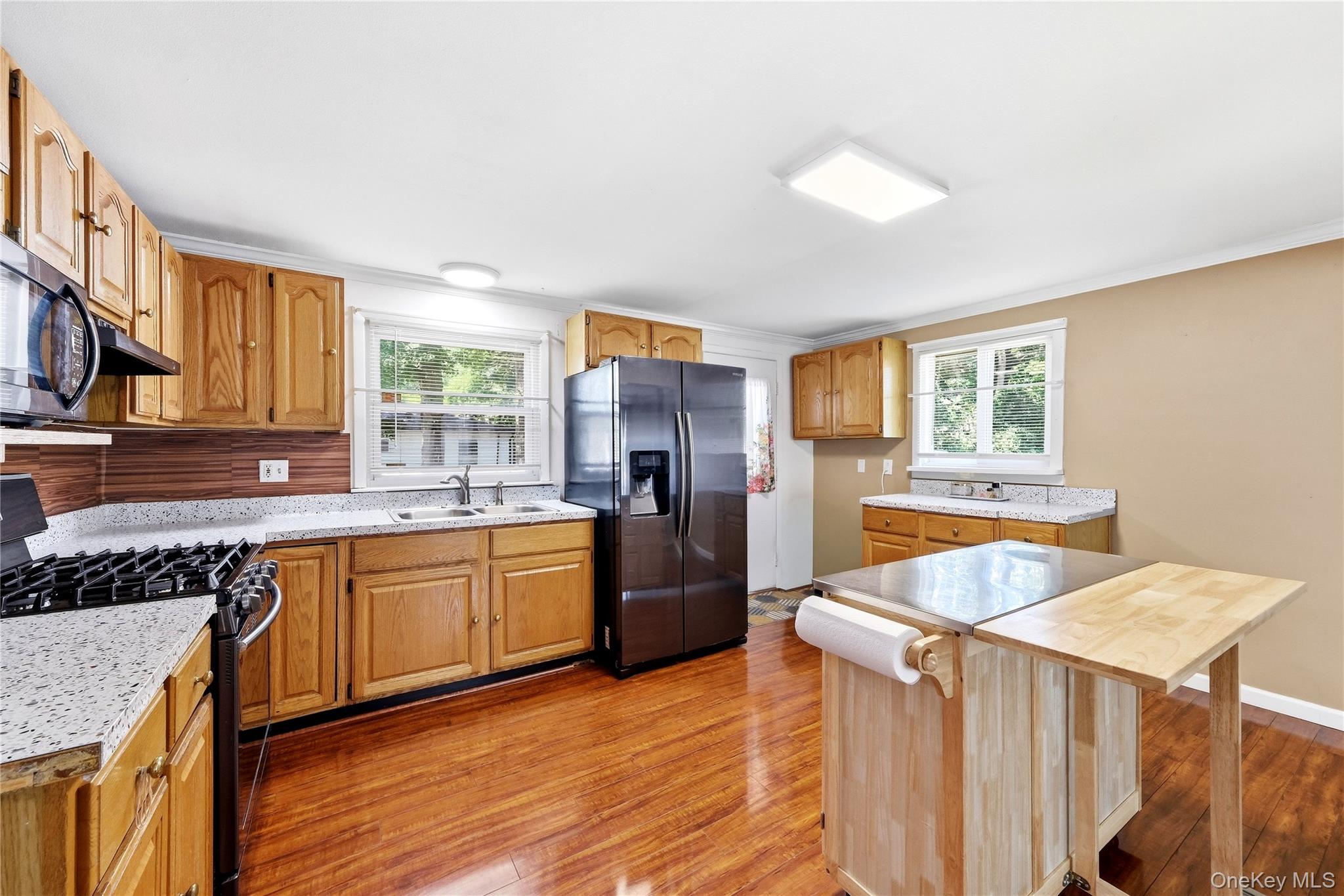 211 Hampton Avenue Property Photo 15