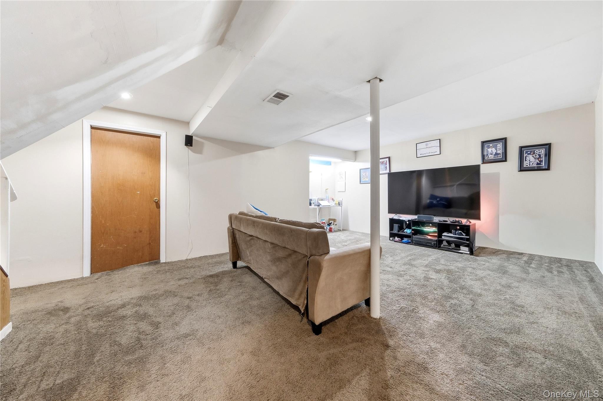 211 Hampton Avenue Property Photo 20