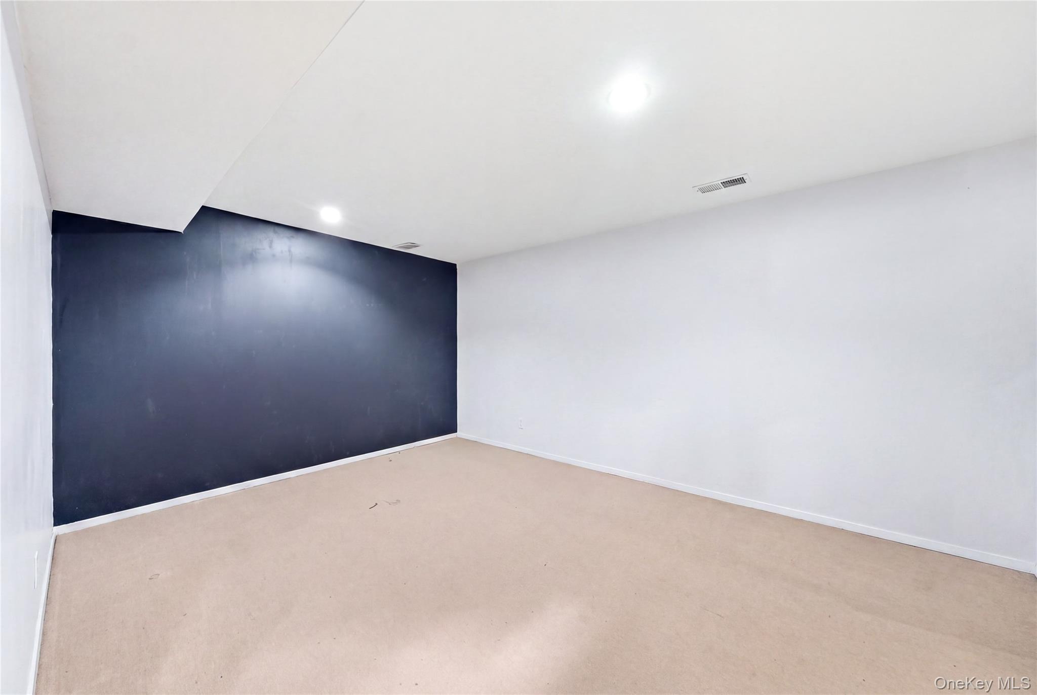 211 Hampton Avenue Property Photo 23
