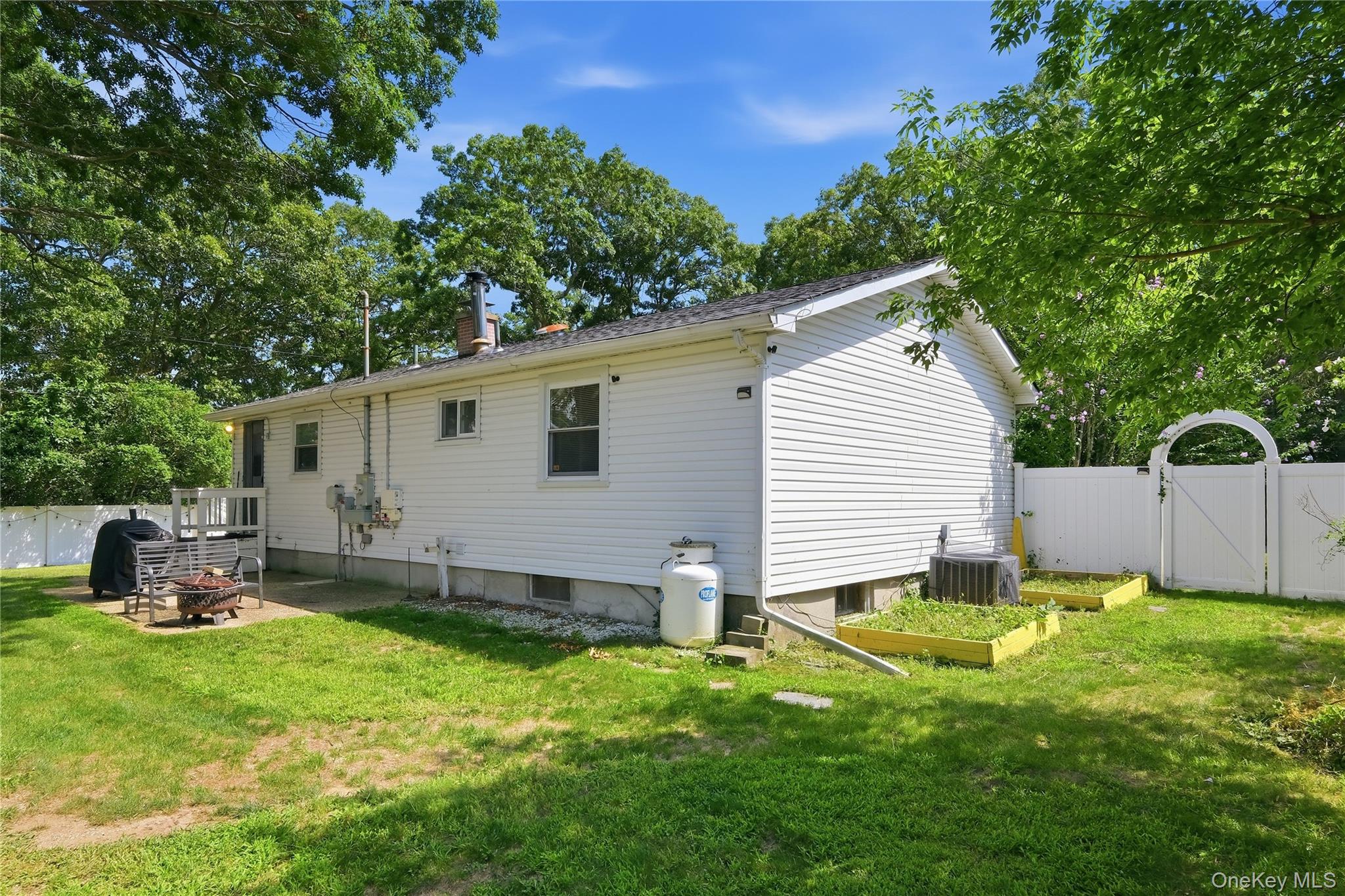 211 Hampton Avenue Property Photo 26