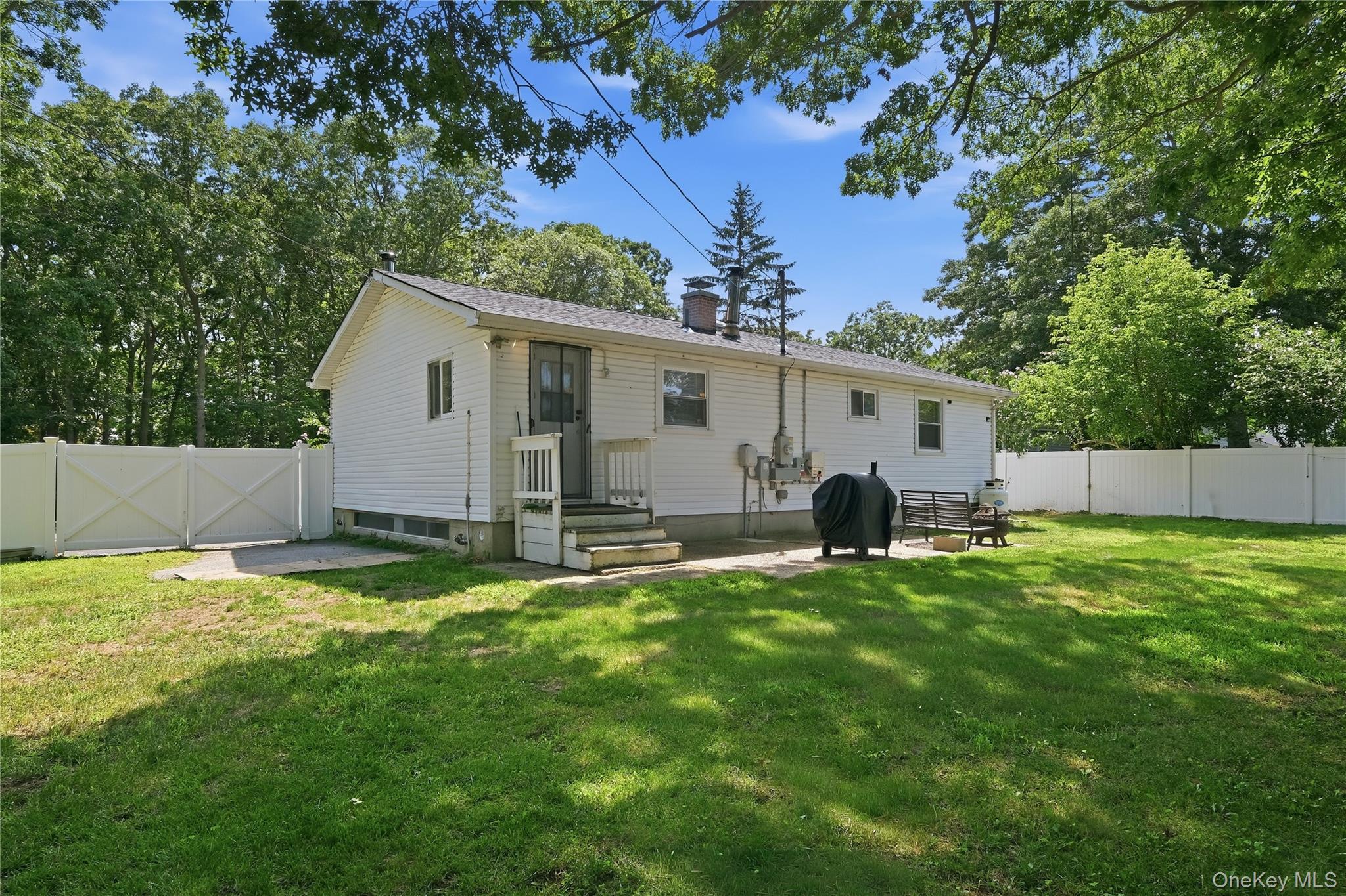 211 Hampton Avenue Property Photo 27