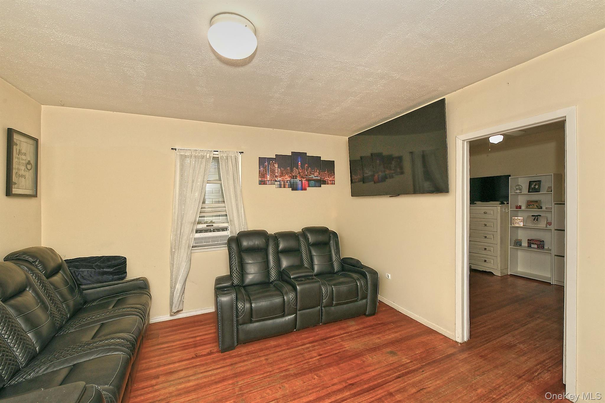 87 Olive Street Property Photo 4