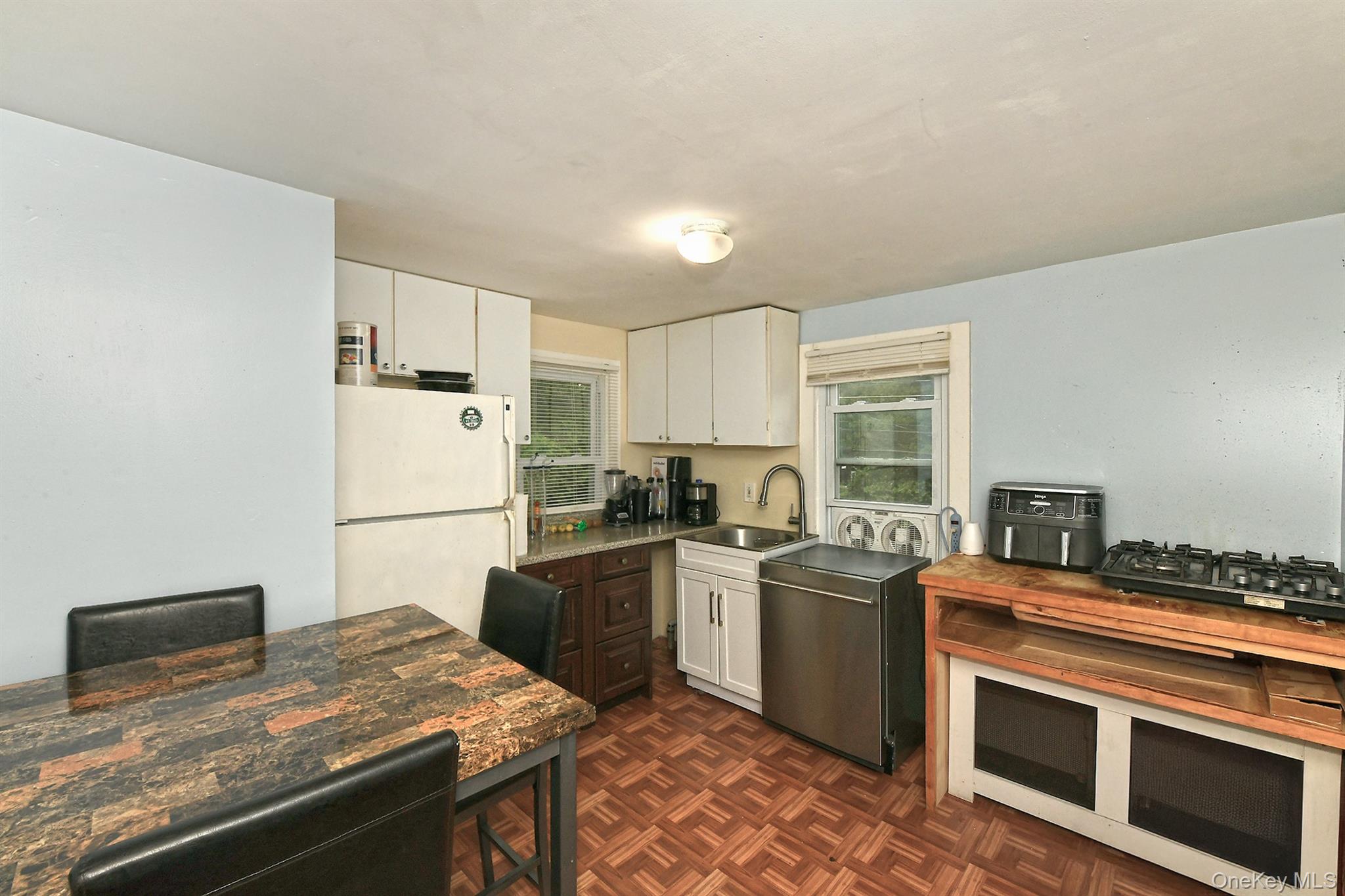 87 Olive Street Property Photo 6