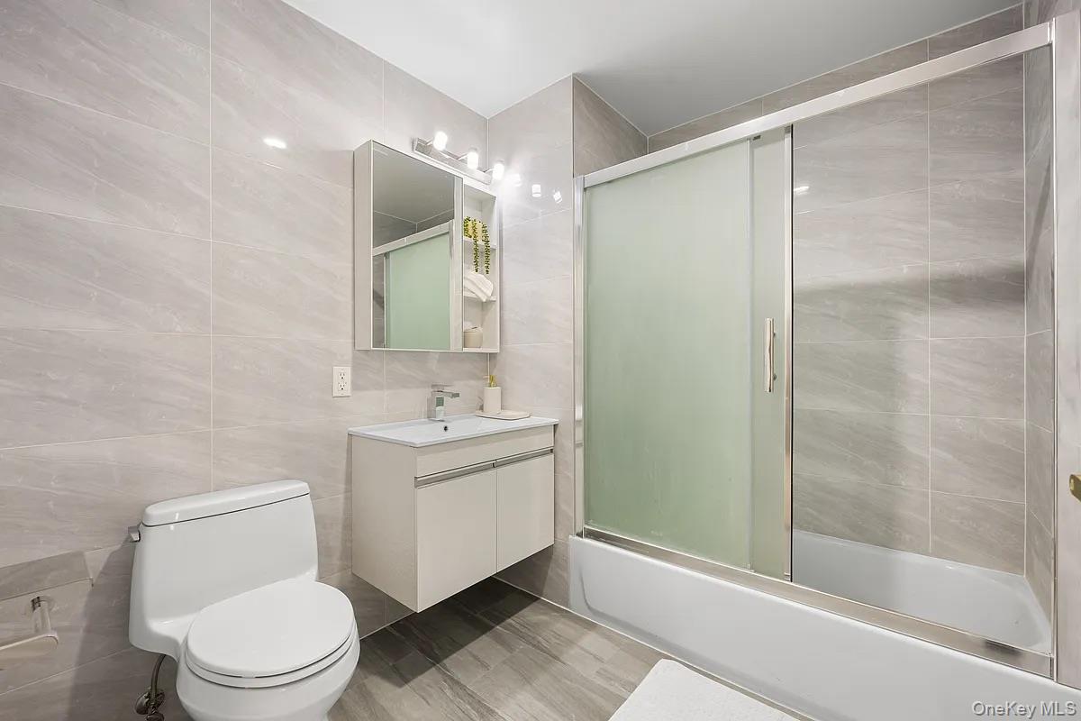7065 Queens Boulevard 6a Property Photo 10