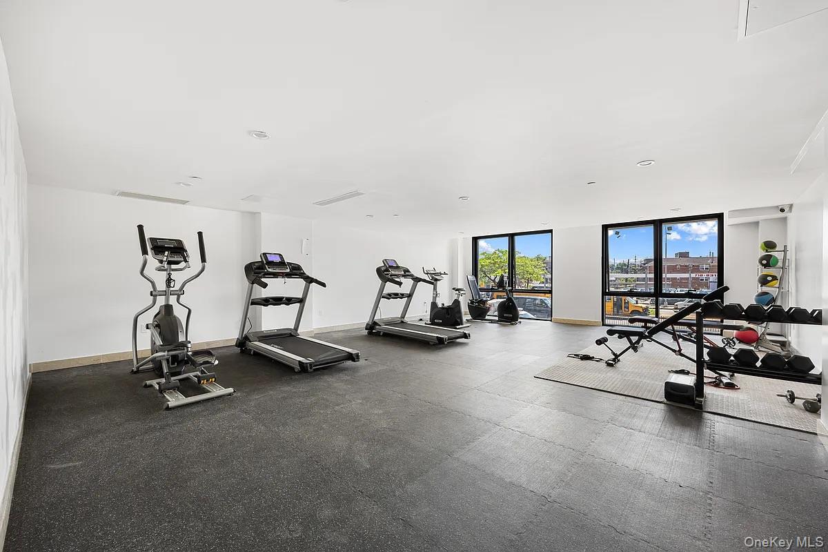7065 Queens Boulevard 6a Property Photo 12