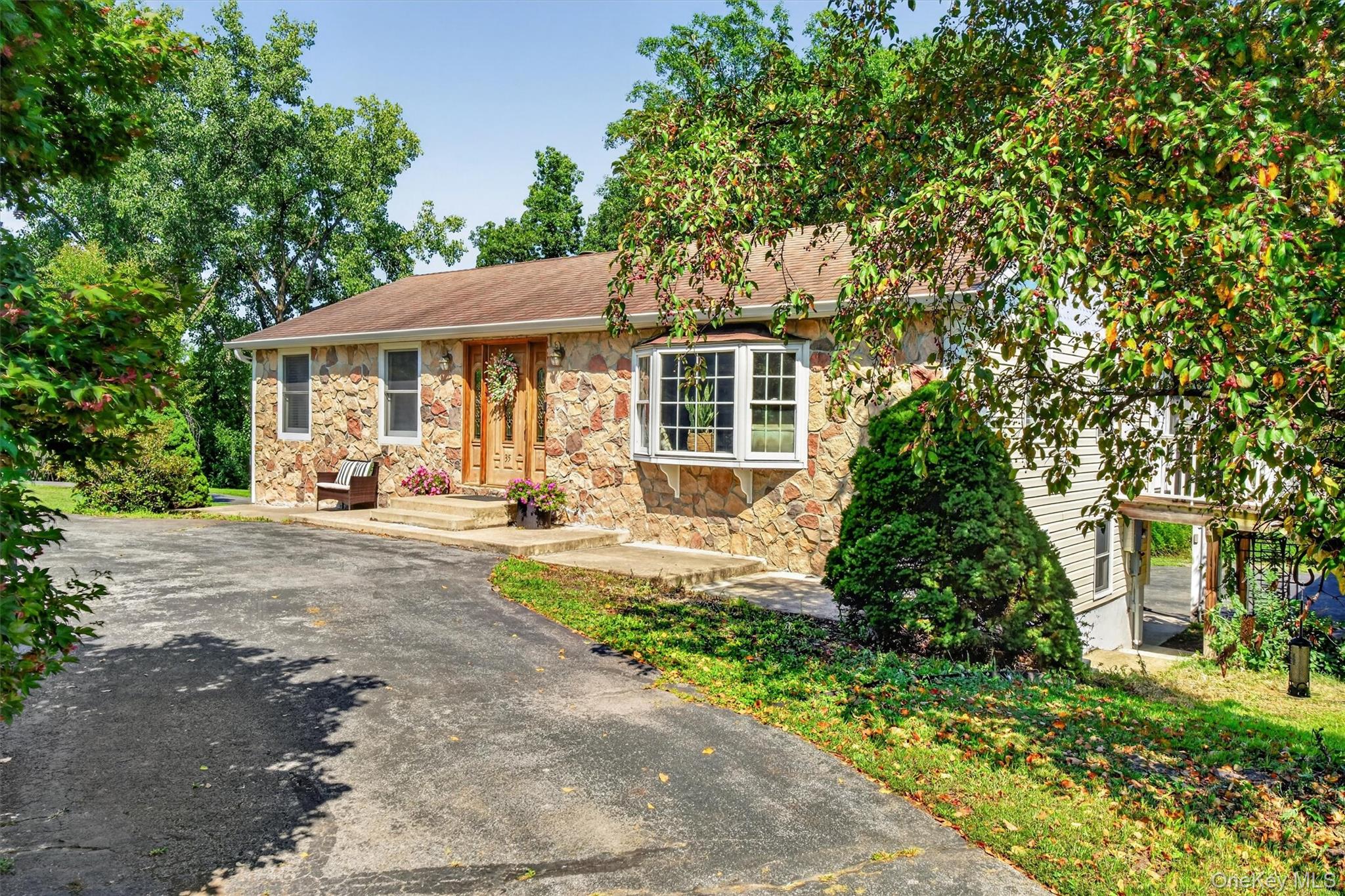 35 Hillside Drive Property Photo 1