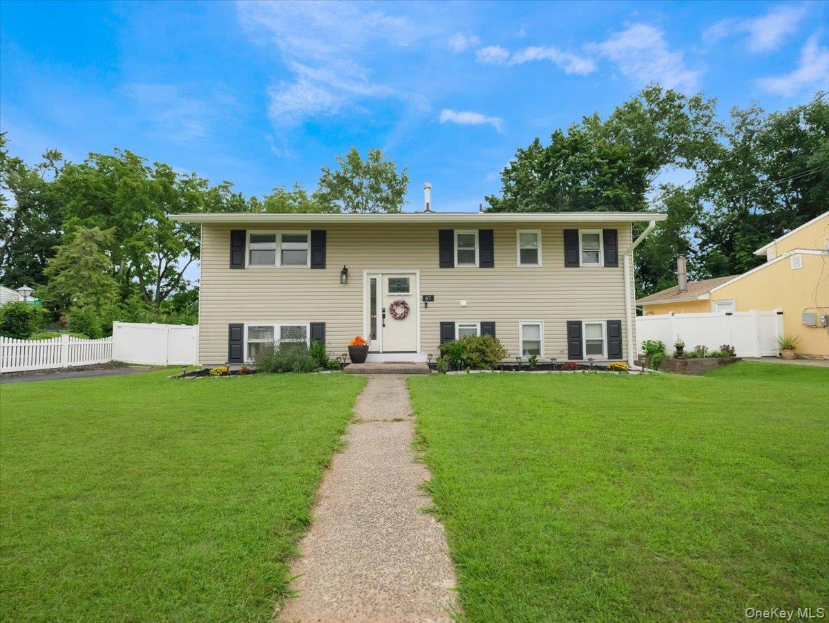 47 Chestnut Oval Property Photo 3