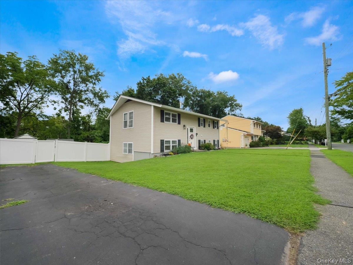47 Chestnut Oval Property Photo 5