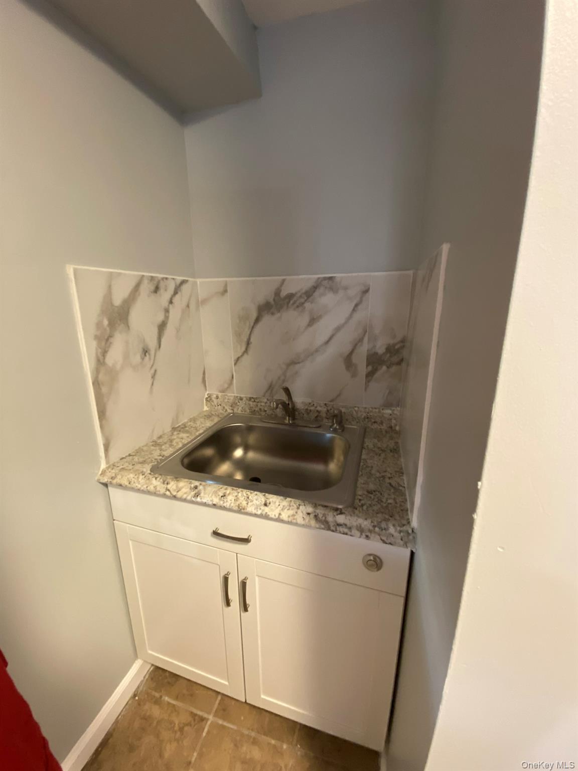 16 Frank Avenue Studio Property Photo 6