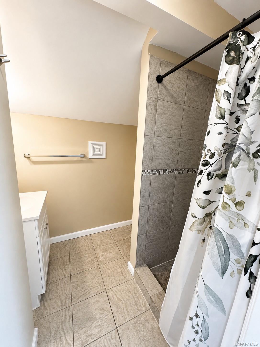 9 S Clinton Street 3 Property Photo 8