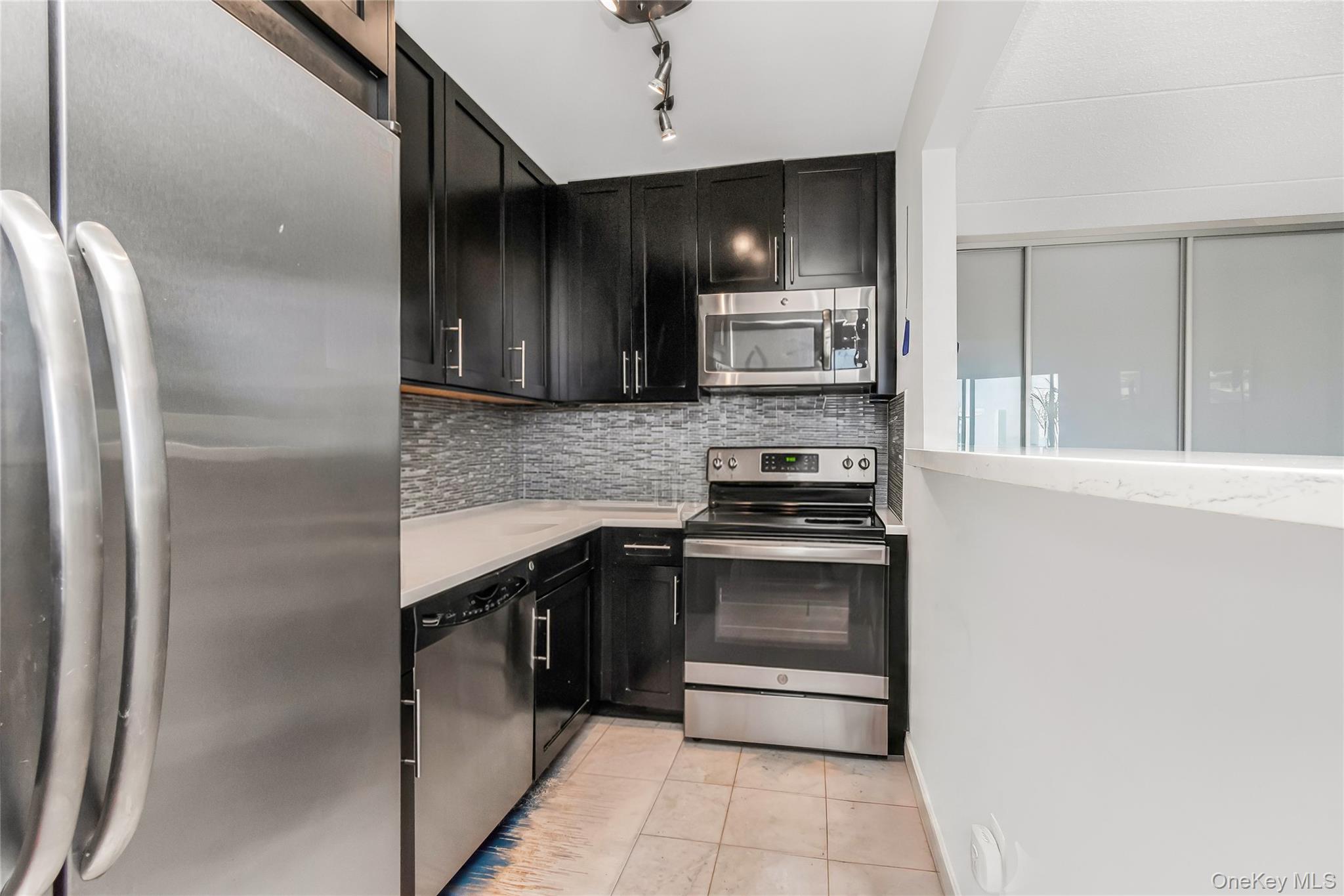 1155 Warburton Avenue 5a Property Photo 11