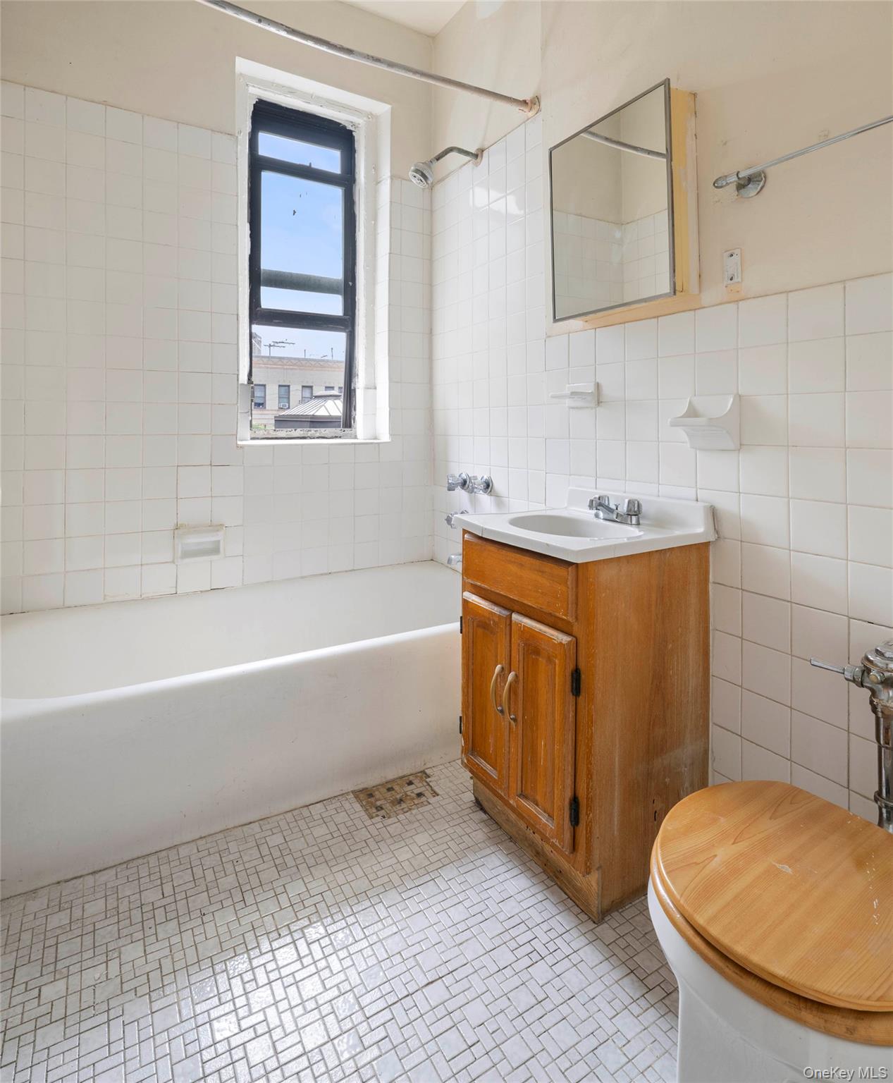 163rd 185 East Street E1 Property Photo 5