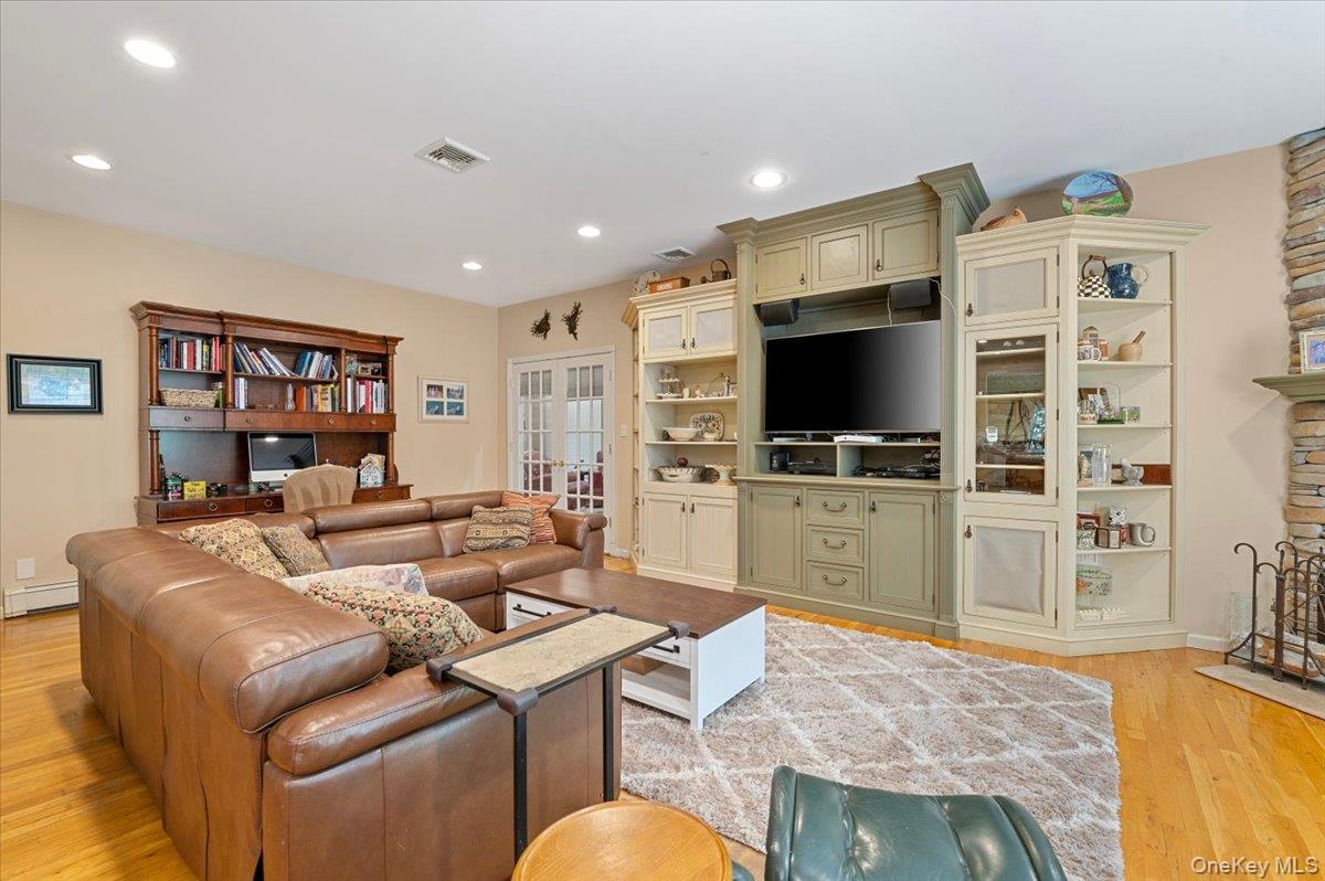 1040 Washington Avenue Property Photo 21