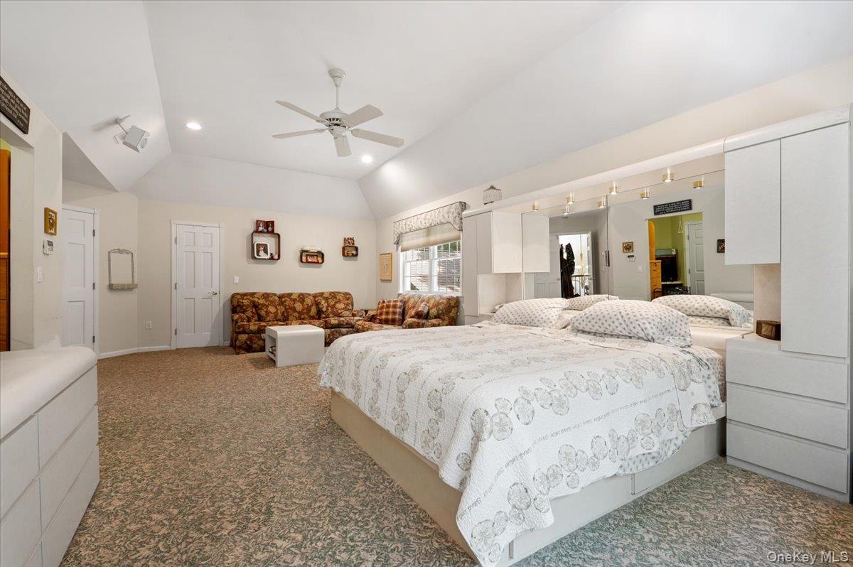 1040 Washington Avenue Property Photo 34