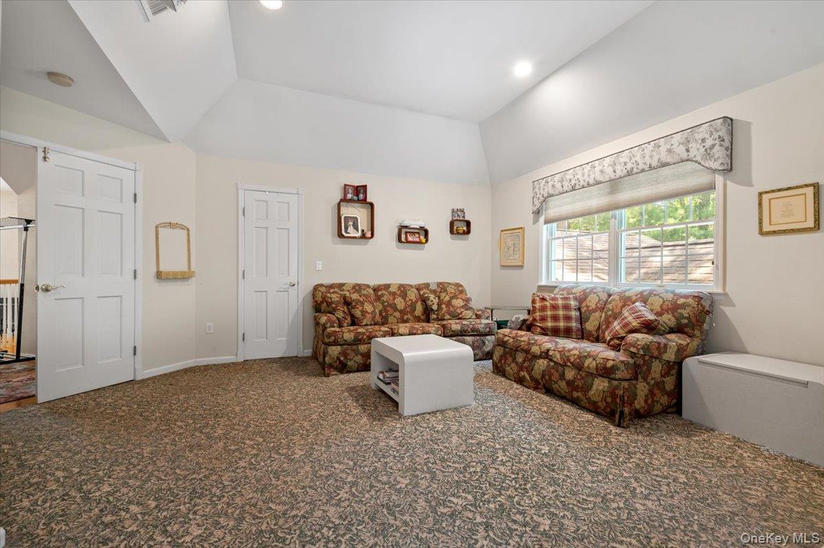 1040 Washington Avenue Property Photo 35