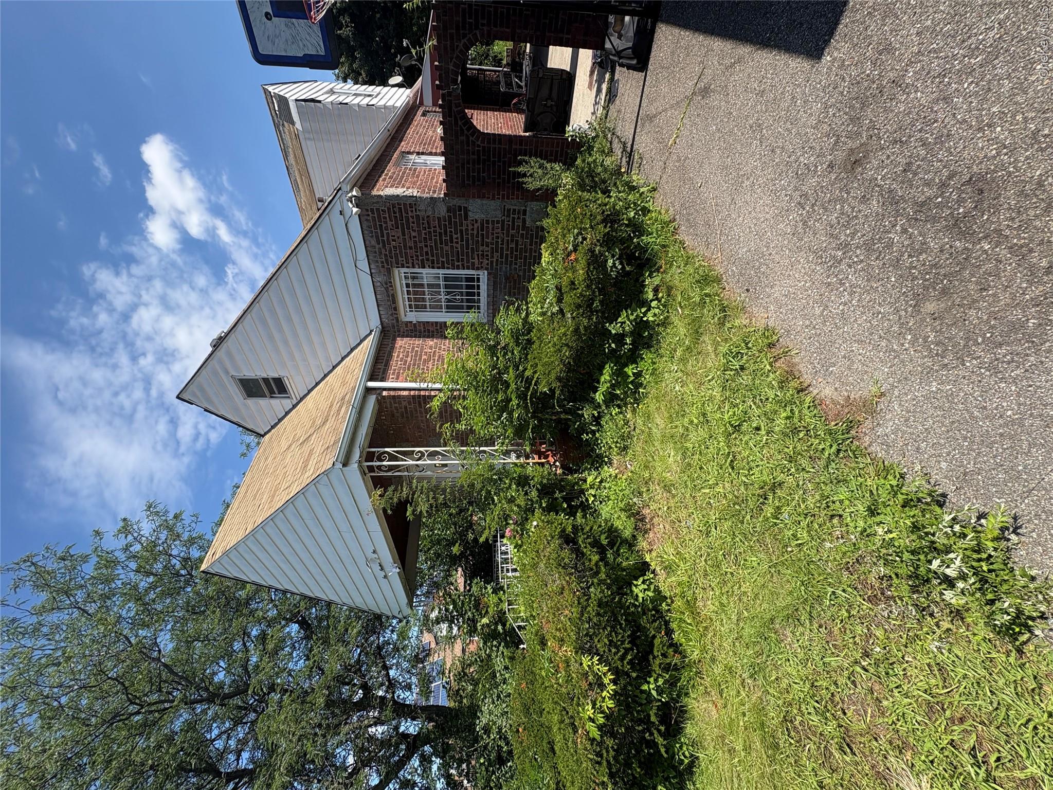 11901 223rd Street Property Photo 3