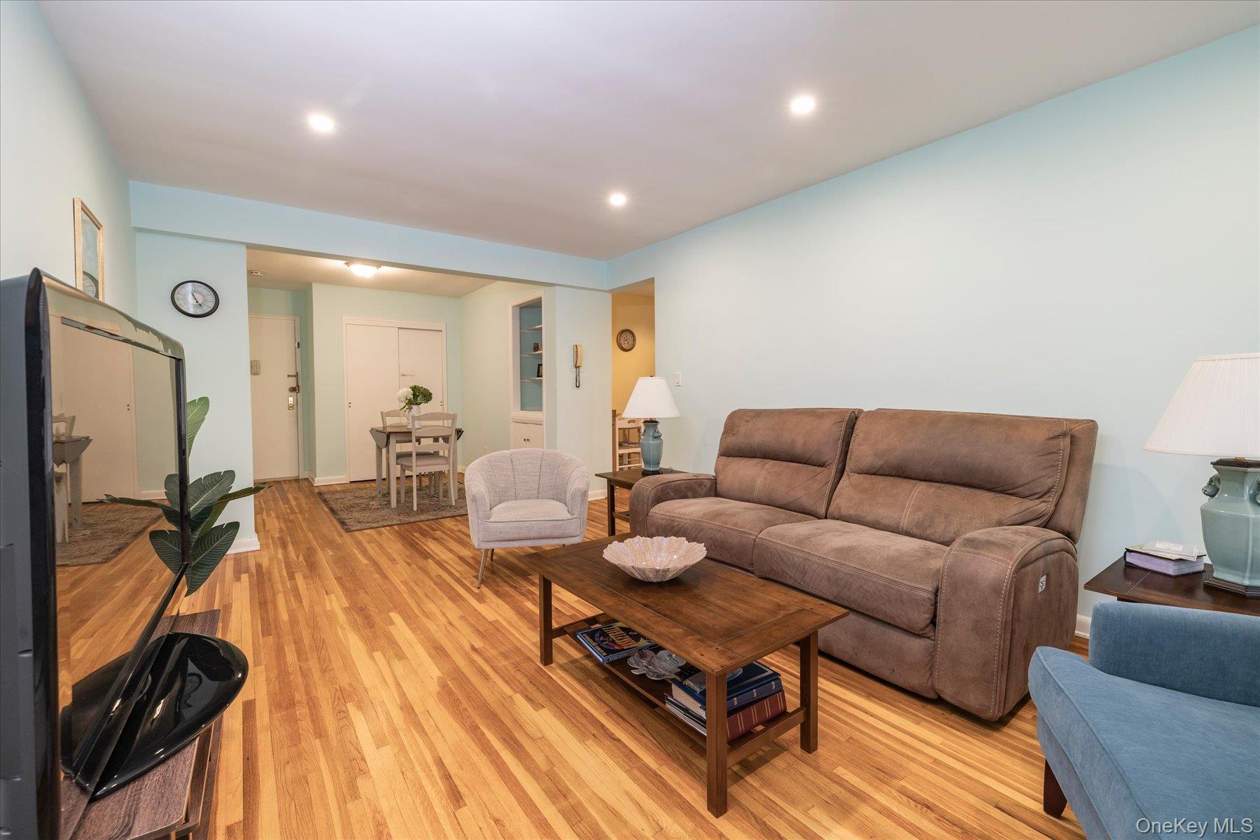 120 Morris Avenue C9 Property Photo 8