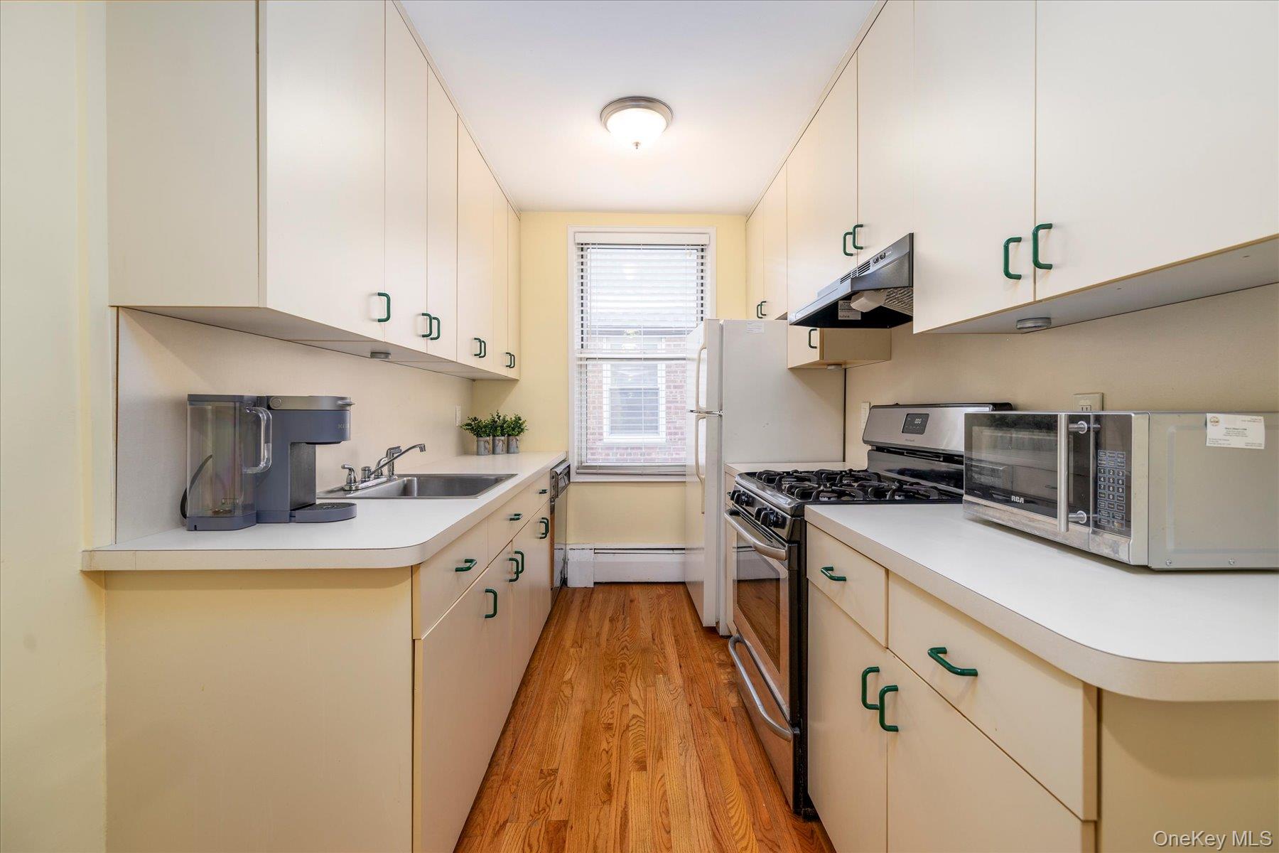 120 Morris Avenue C9 Property Photo 11