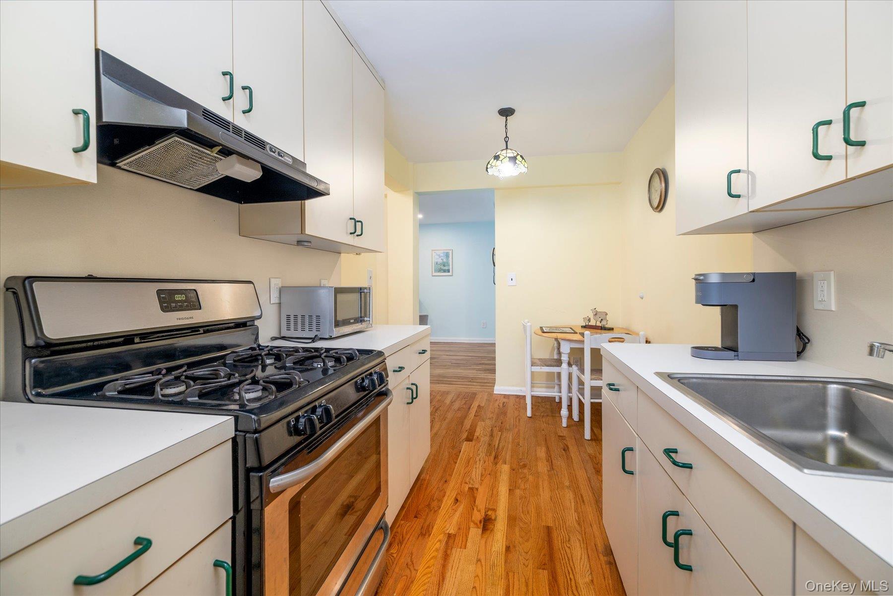120 Morris Avenue C9 Property Photo 13