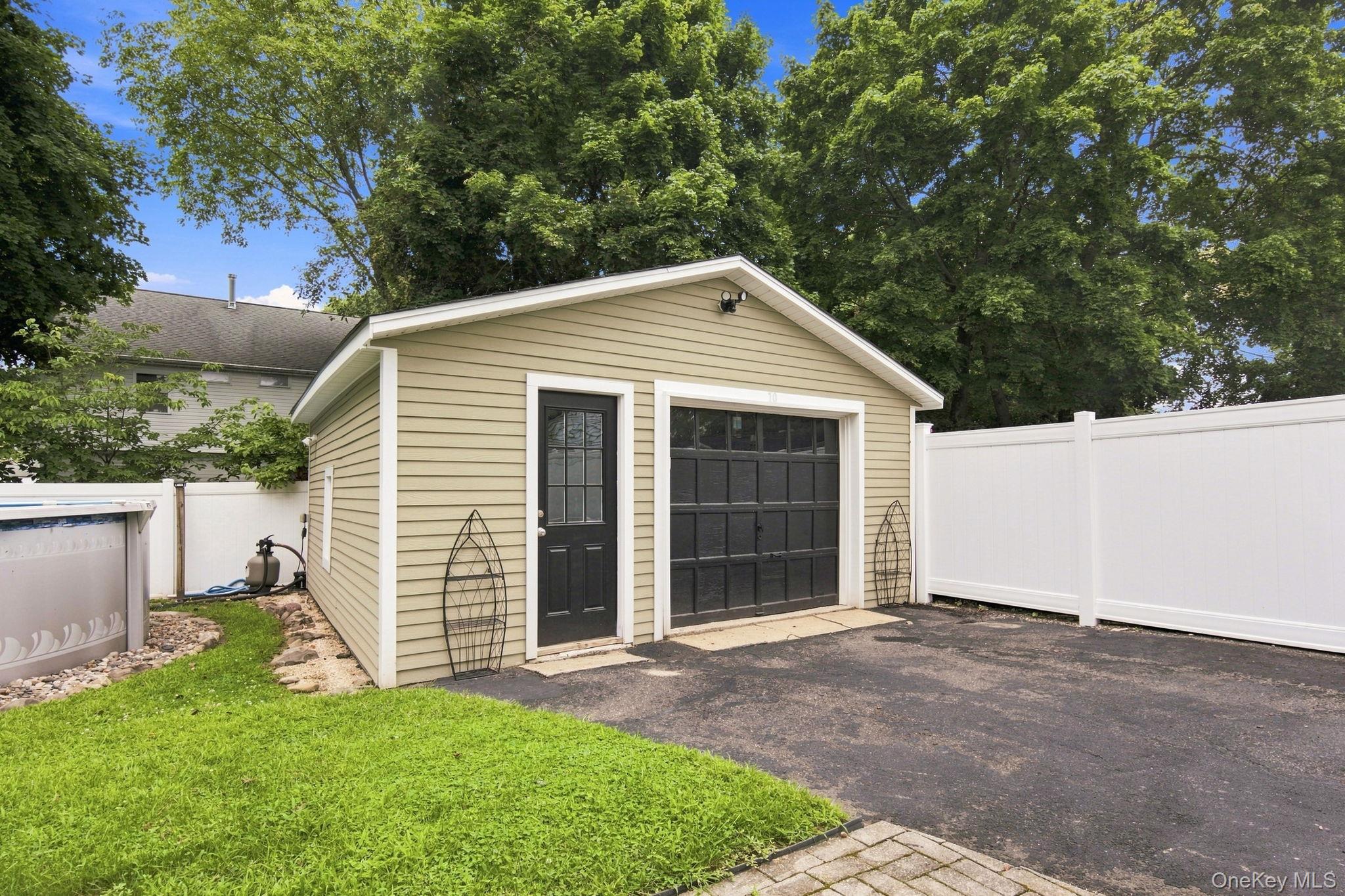 10 Kwiecinski Street Property Photo 25