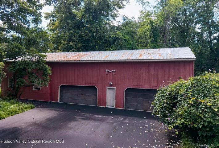 97 Leslie Road Property Photo 3