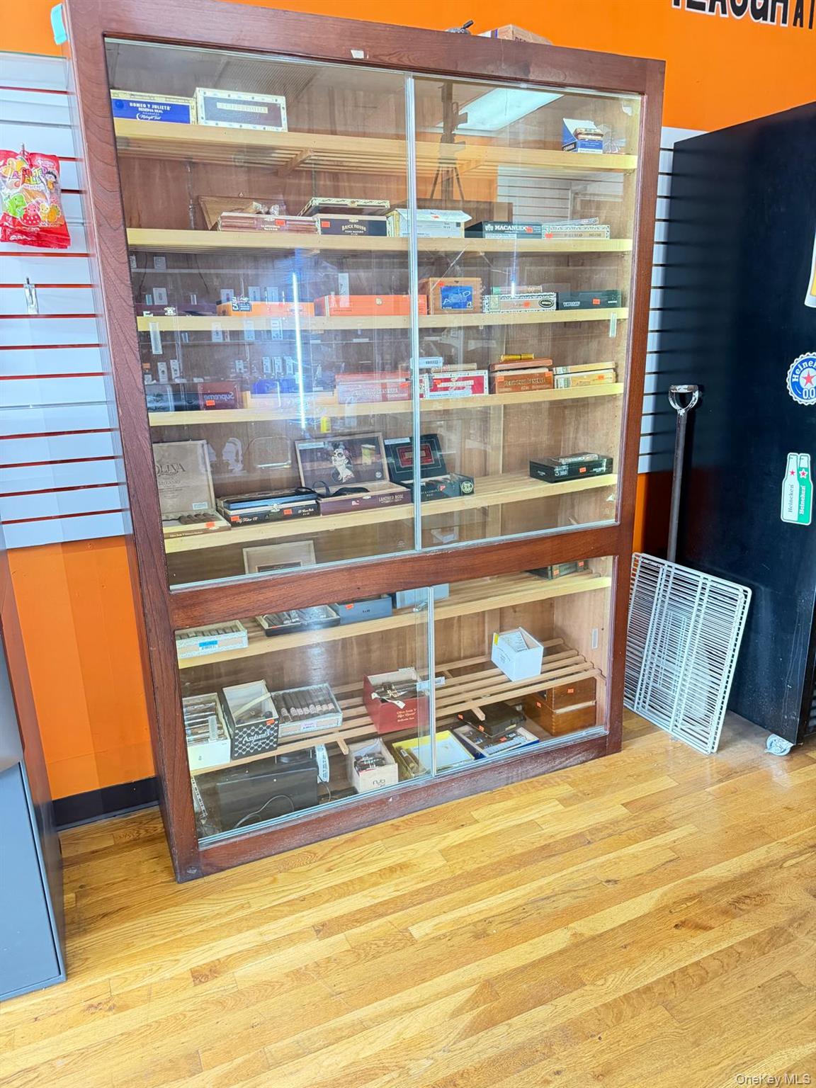 1040554 Property Photo 6