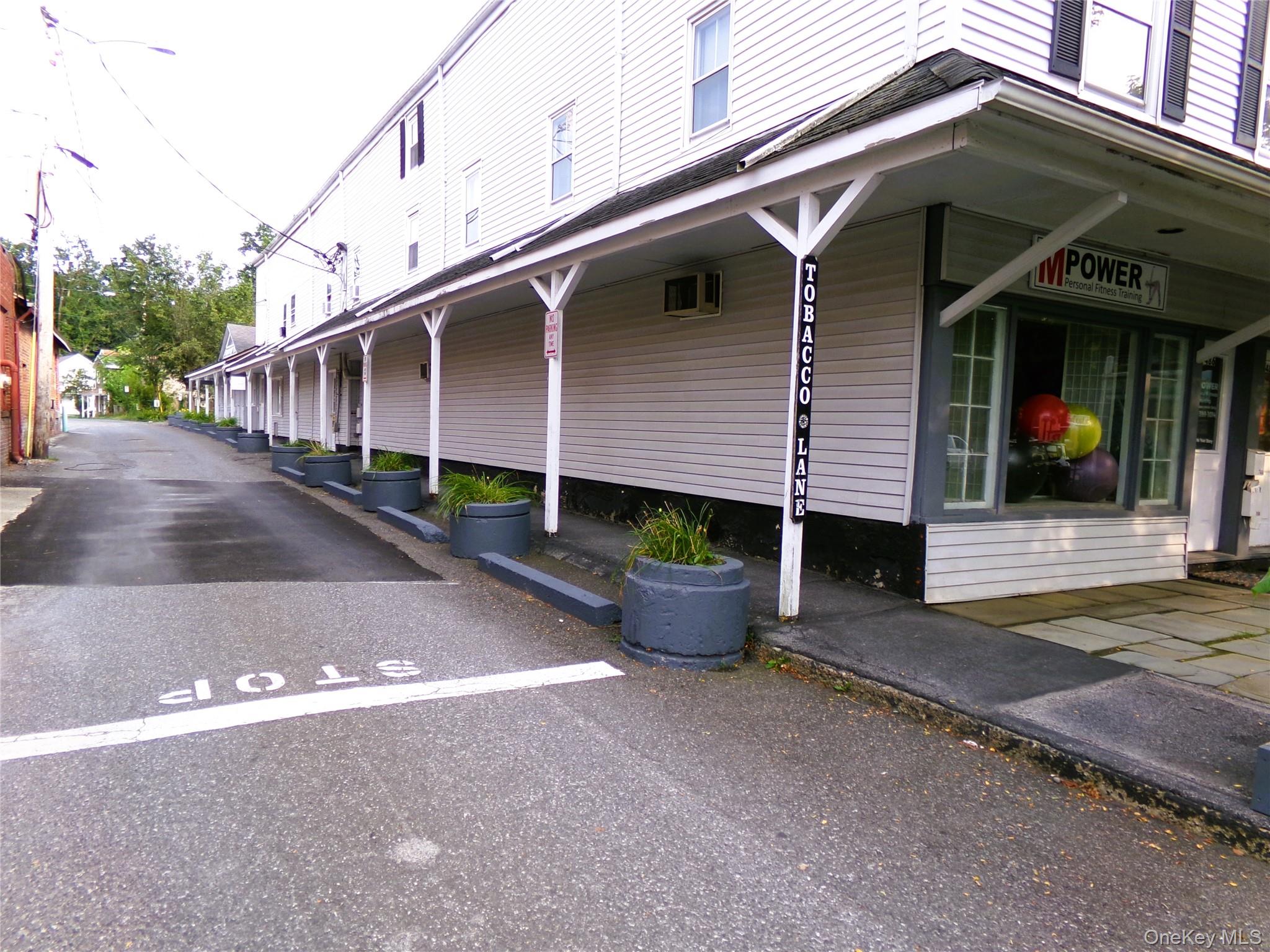 7484 S Broadway Property Photo 4