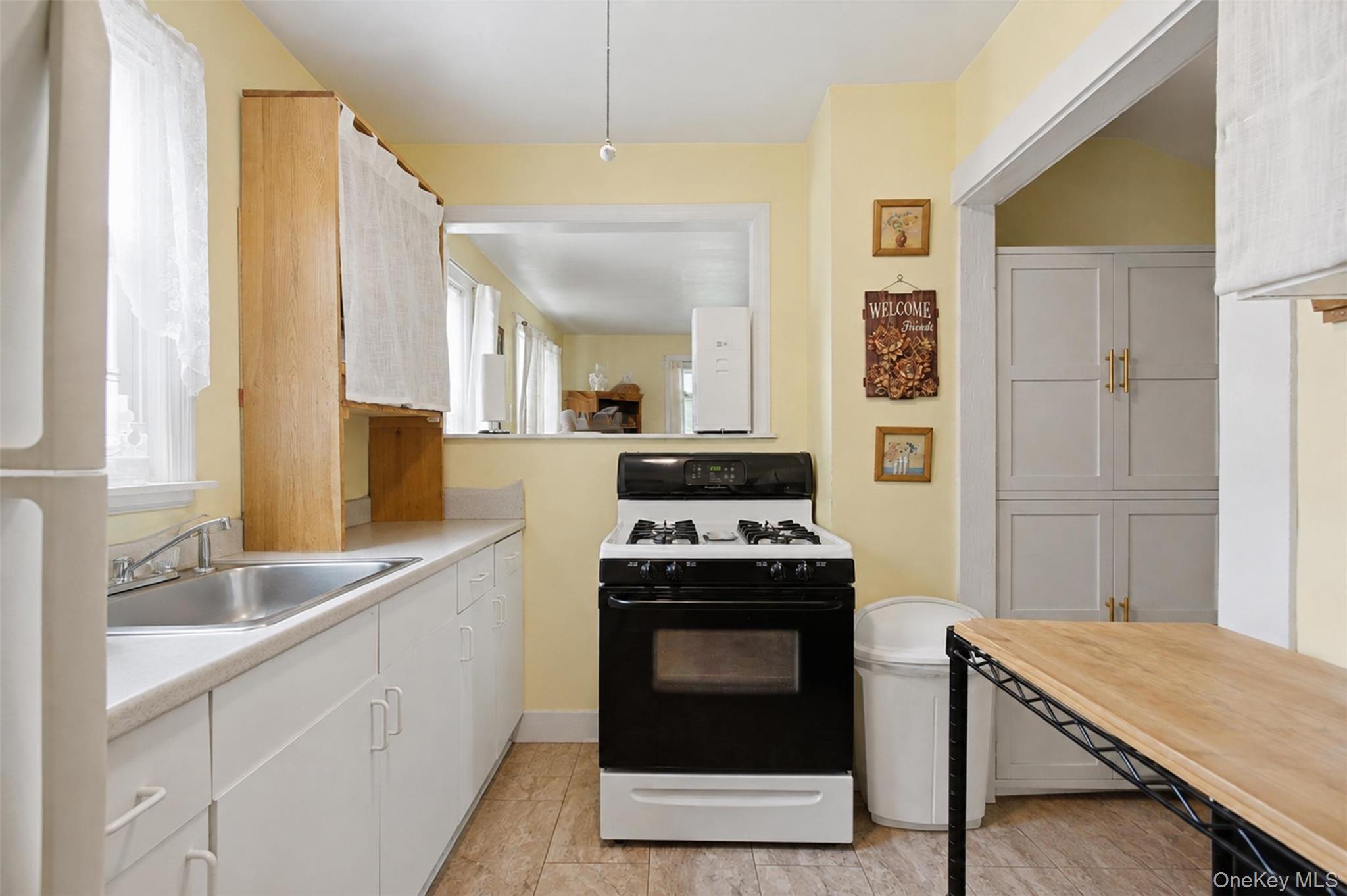 24 Round Lake Avenue Property Photo 3