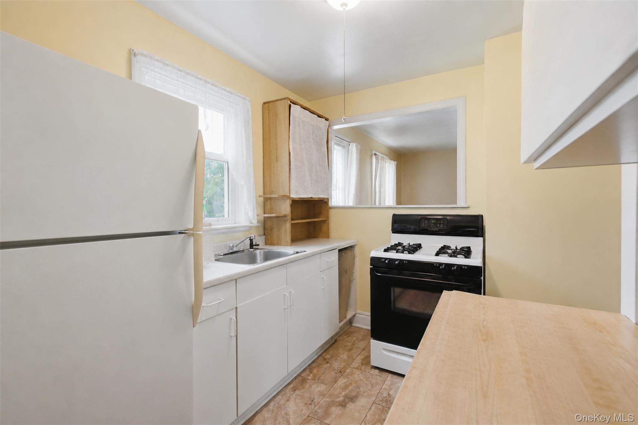 24 Round Lake Avenue Property Photo 4