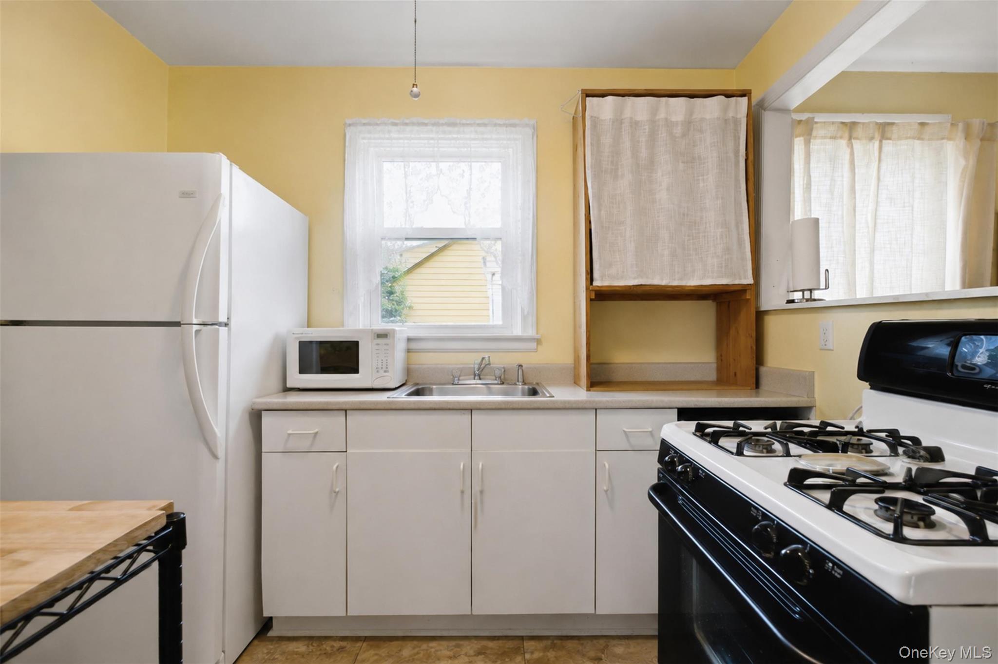 24 Round Lake Avenue Property Photo 5
