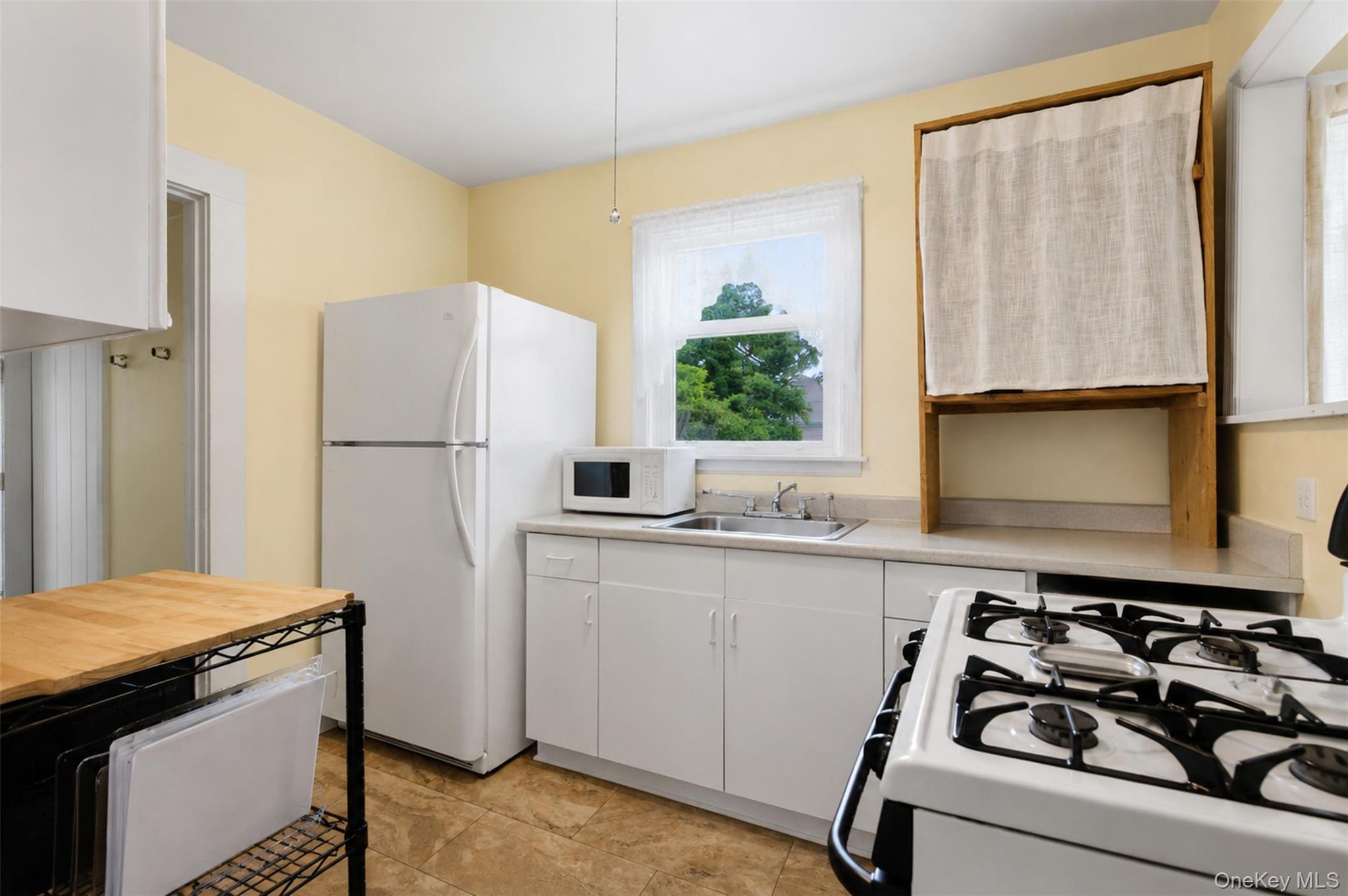 24 Round Lake Avenue Property Photo 6