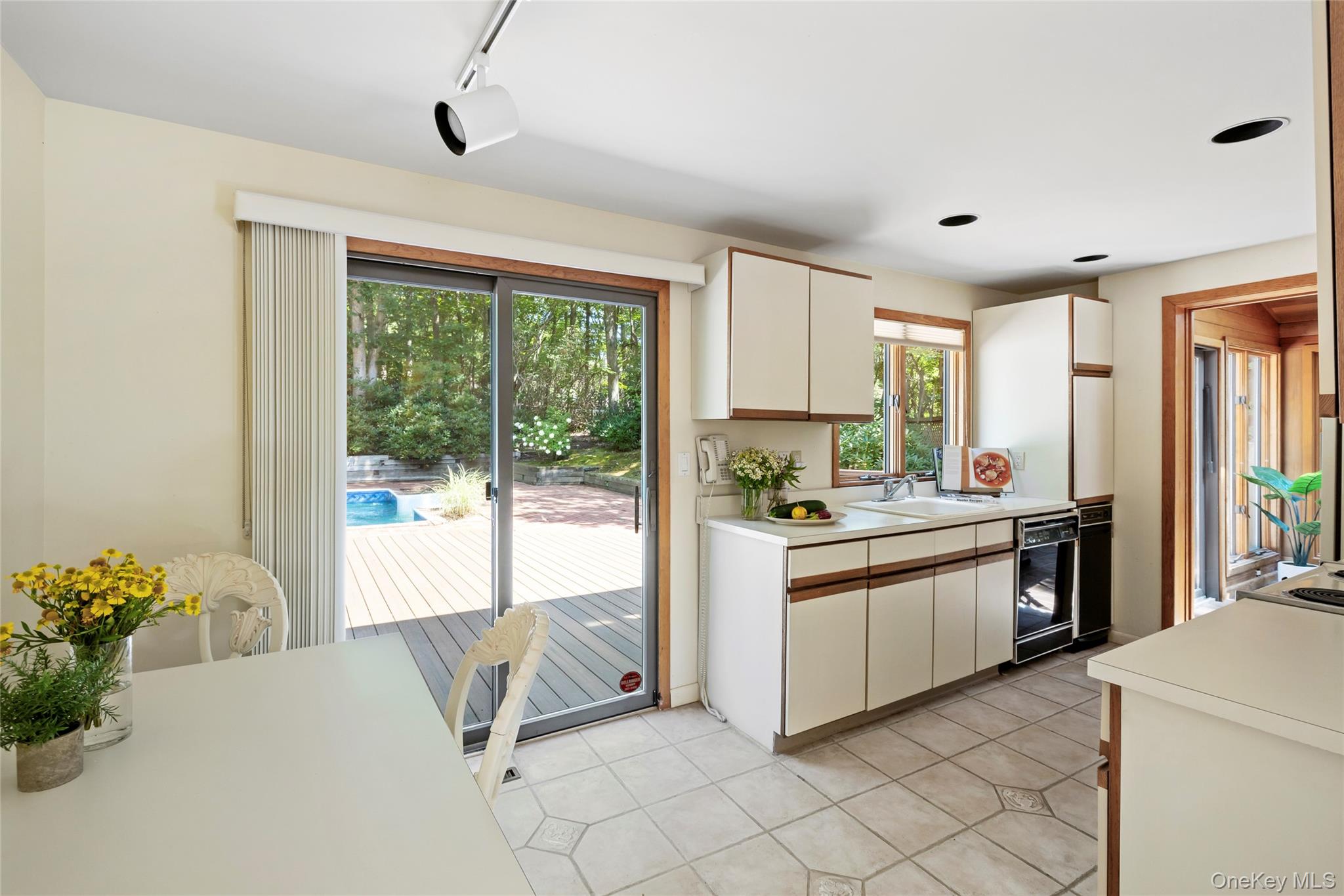 69 Glenview Drive Property Photo 5