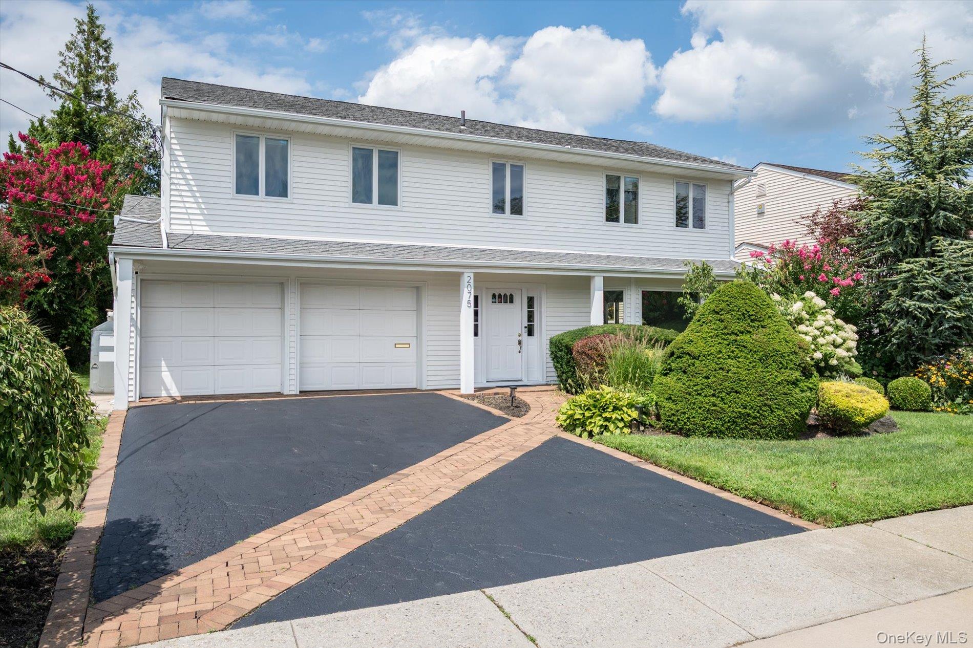 2075 Berkley Lane Property Photo 1