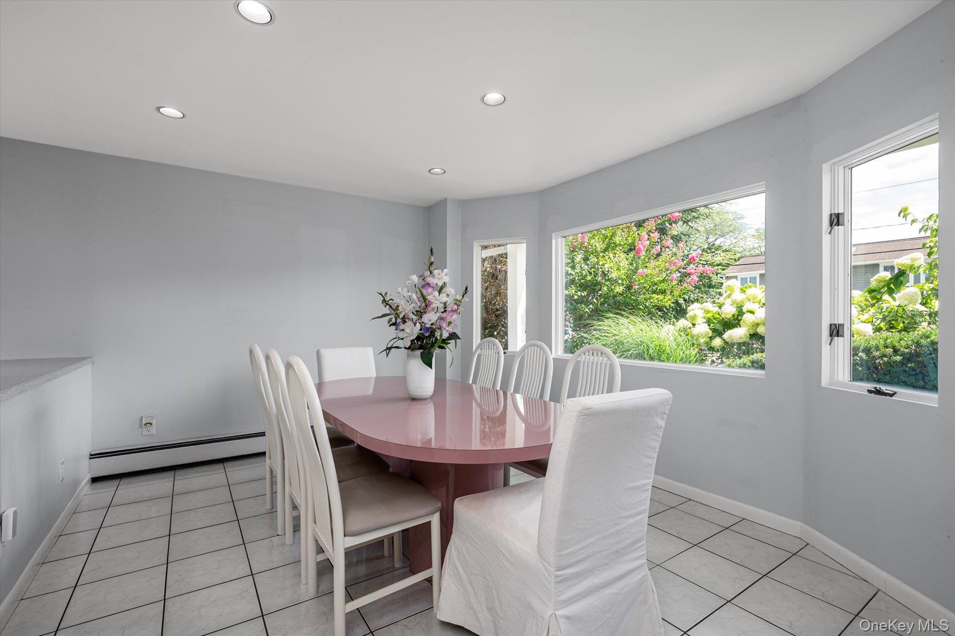 2075 Berkley Lane Property Photo 6