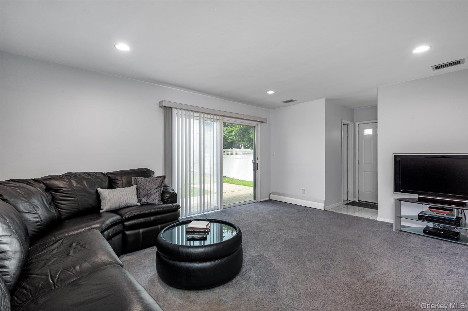 2075 Berkley Lane Property Photo 8