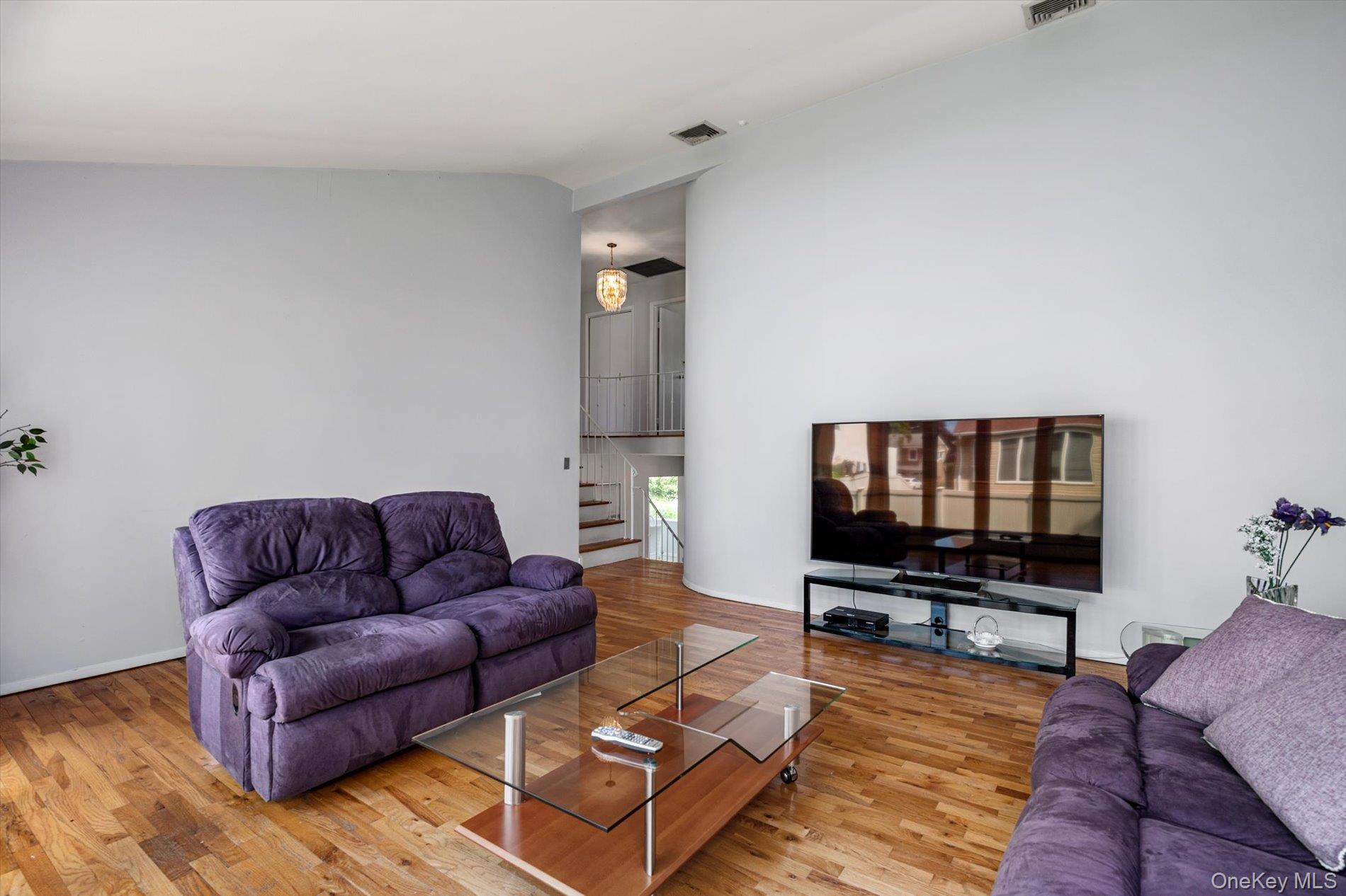 2075 Berkley Lane Property Photo 12