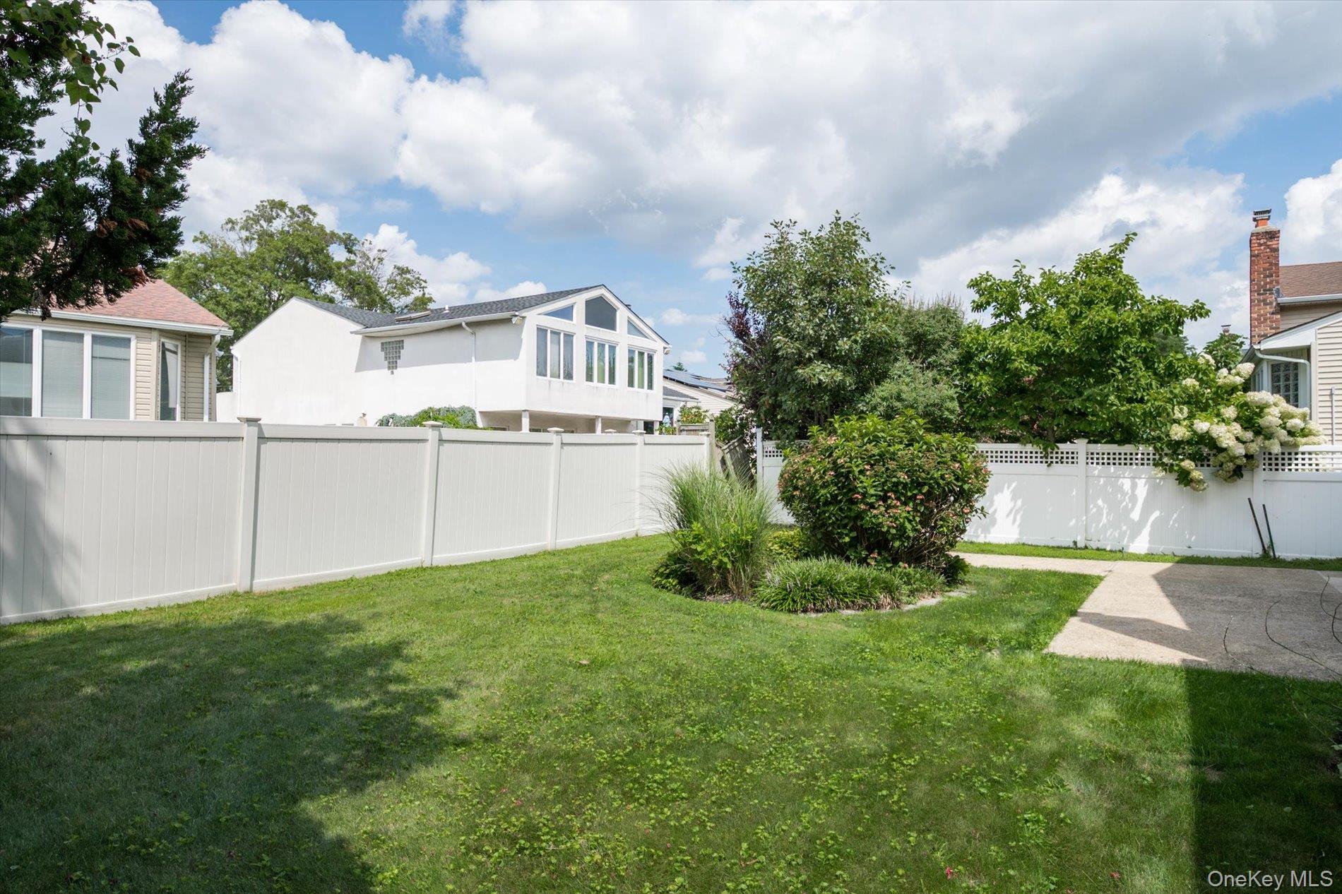 2075 Berkley Lane Property Photo 21