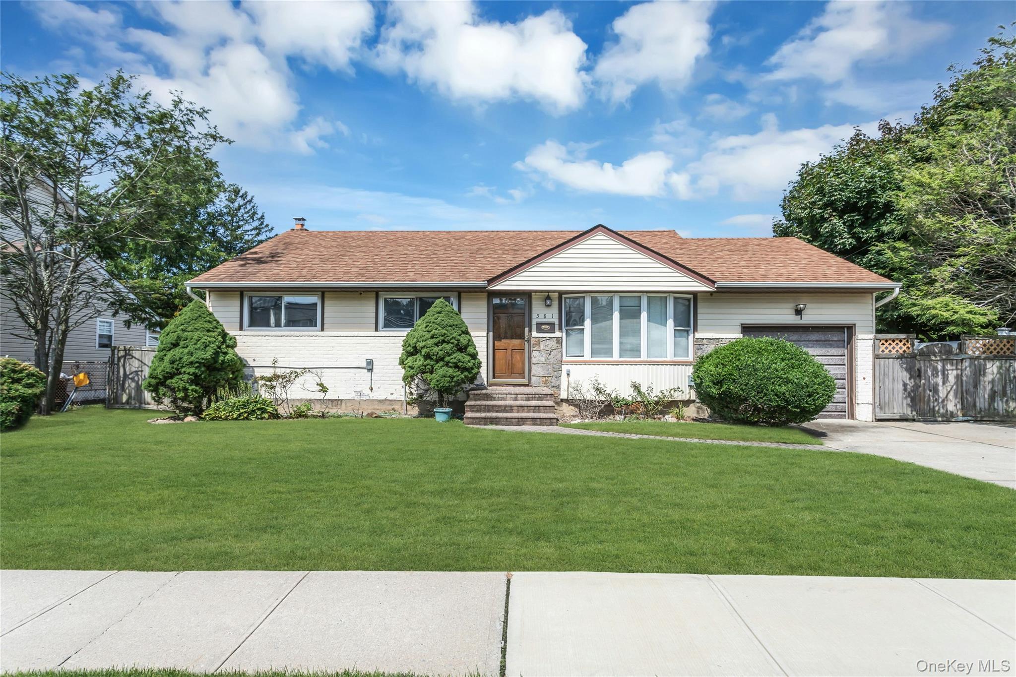 581 Plainview Road Property Photo 1